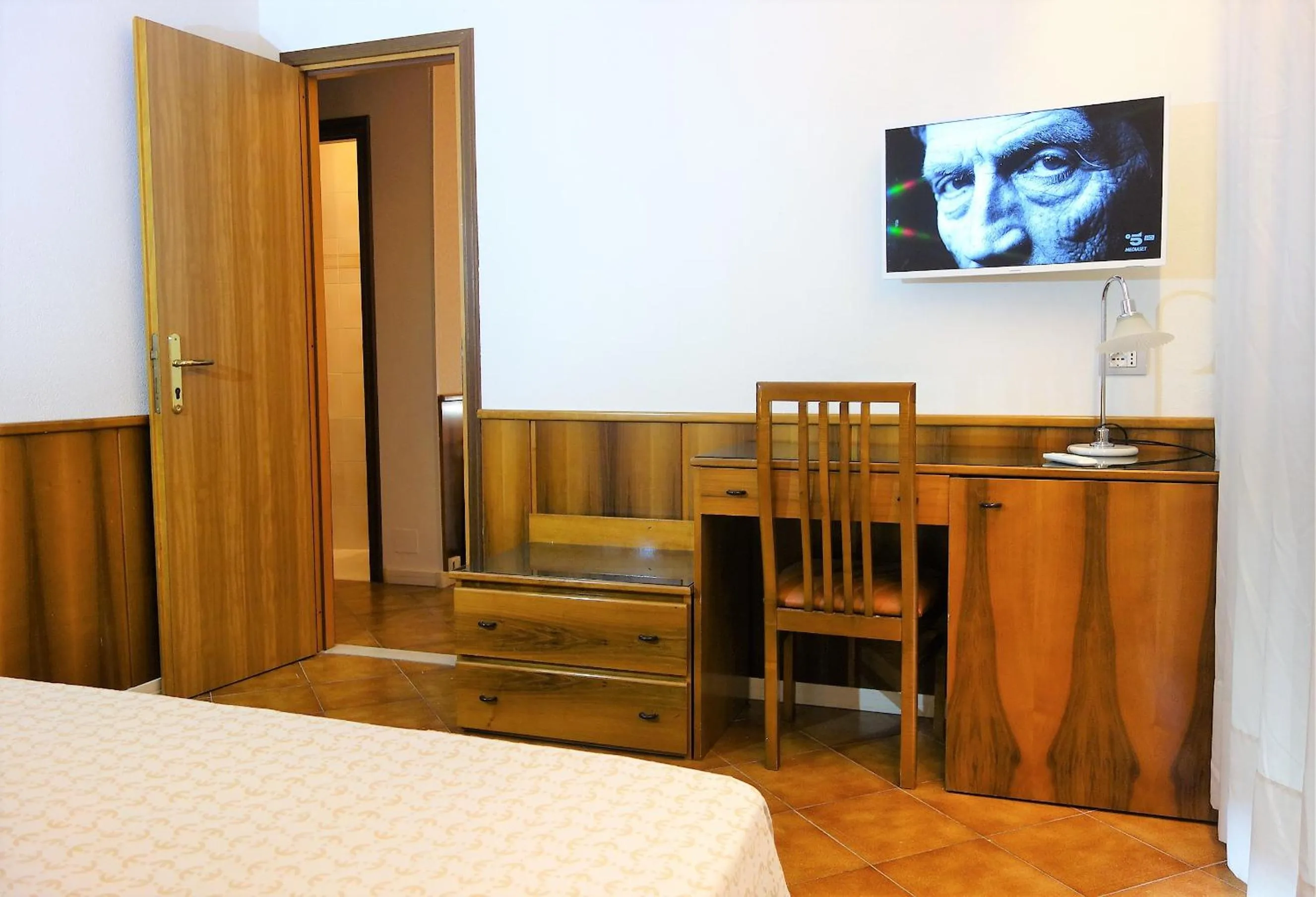 TV and multimedia, Bed in Euromotel Croce Bianca