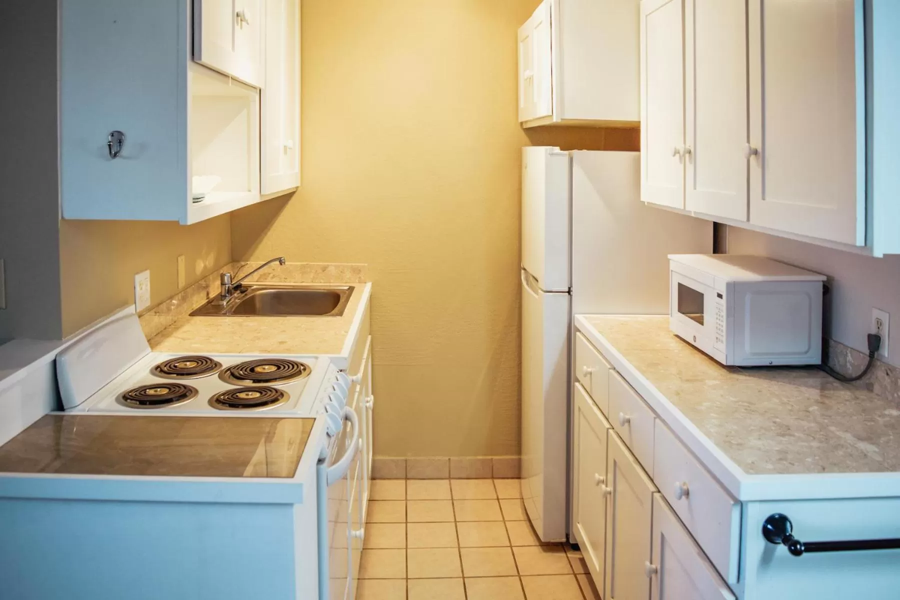 Kitchen or kitchenette in Napili Village Hotel