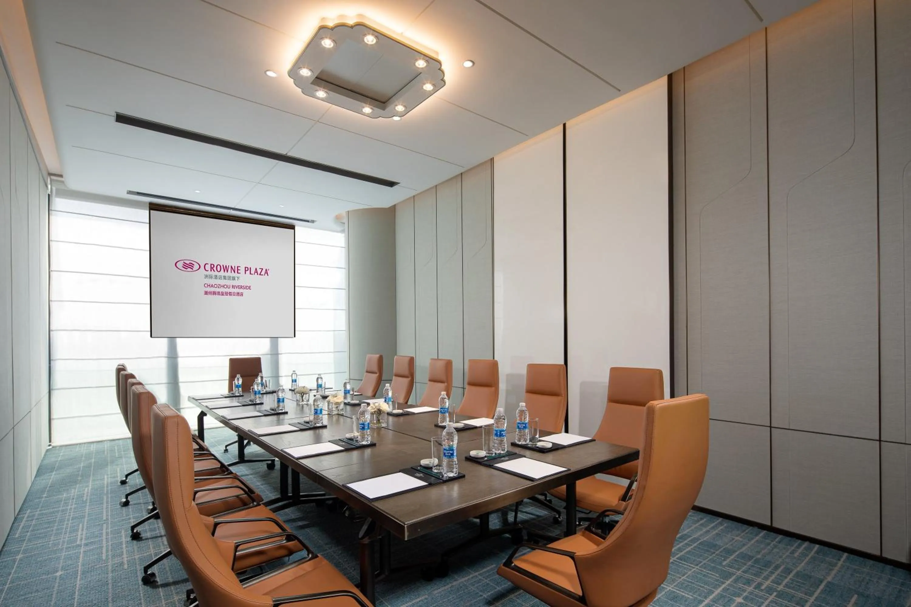 Meeting/conference room in Crowne Plaza Chaozhou Riverside by IHG