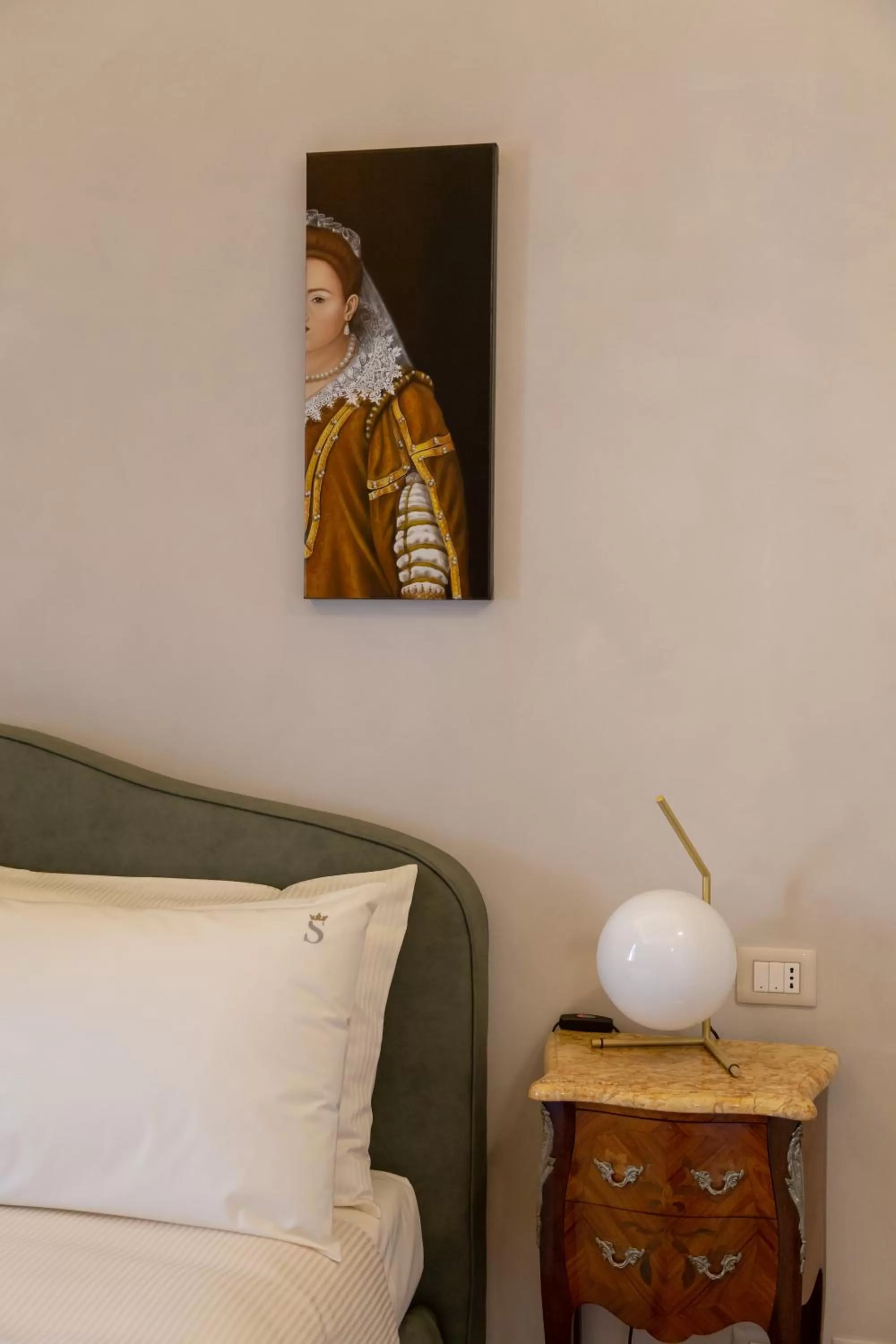 Decorative detail, Bed in Dimora Storica Lo Svevo