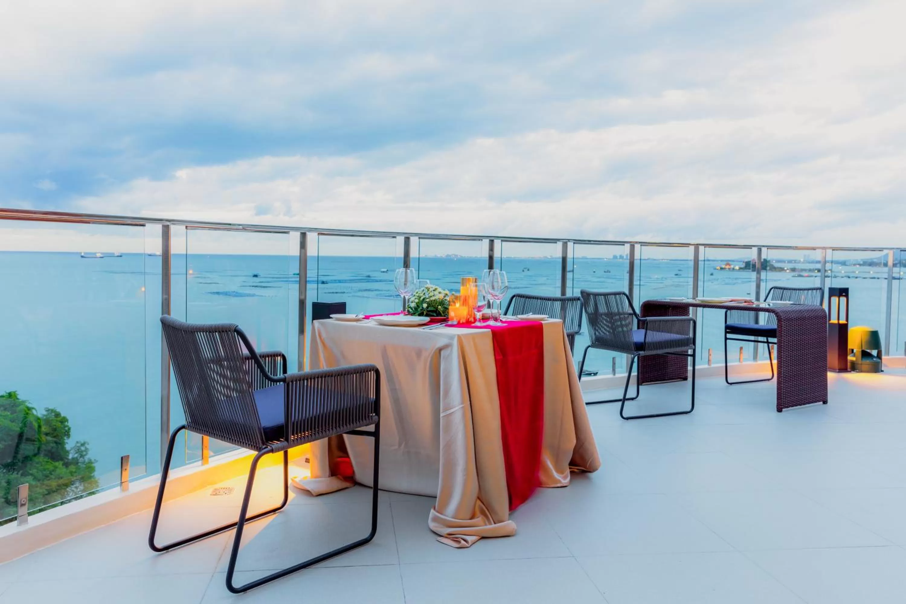 Restaurant/places to eat in Centara Sonrisa Residences & Suites Sriracha