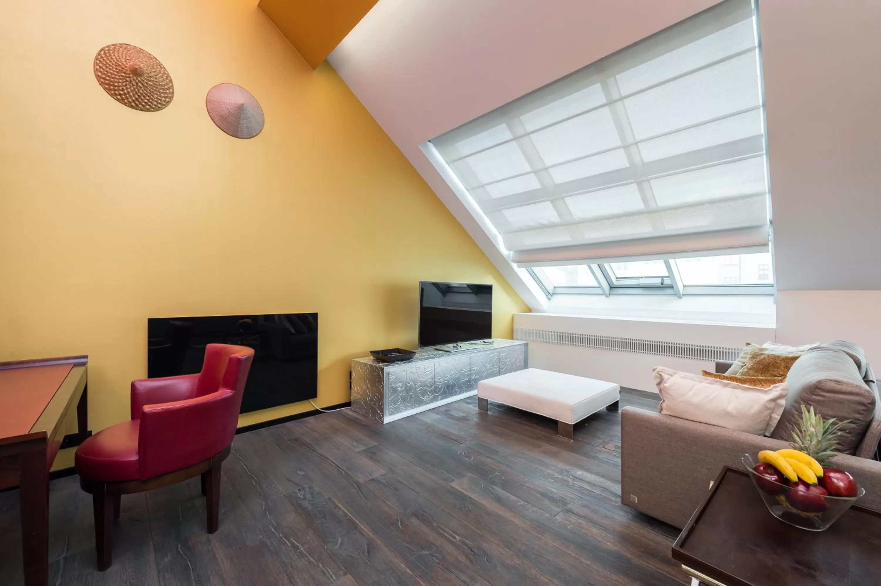 Living room in Grand Central Residence by TKC