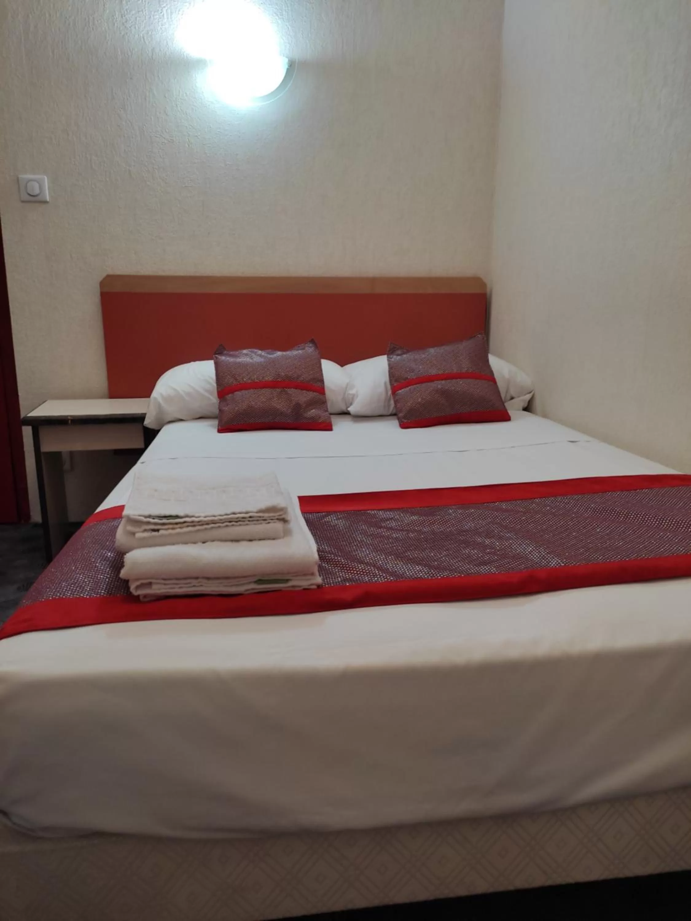 Bed in Hôtel Aux Armes de Belgique