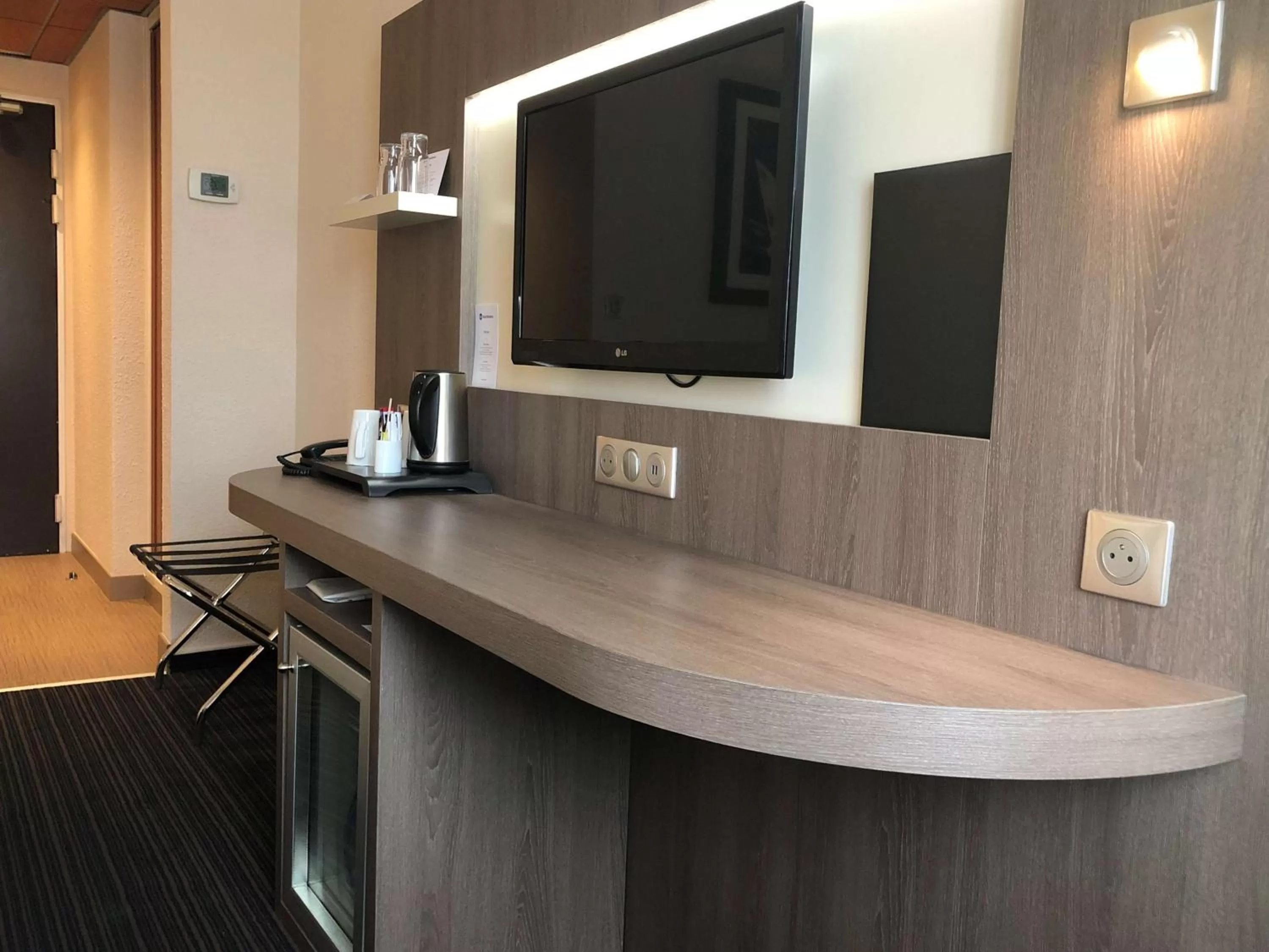 Photo of the whole room in Best Western Marseille Aeroport