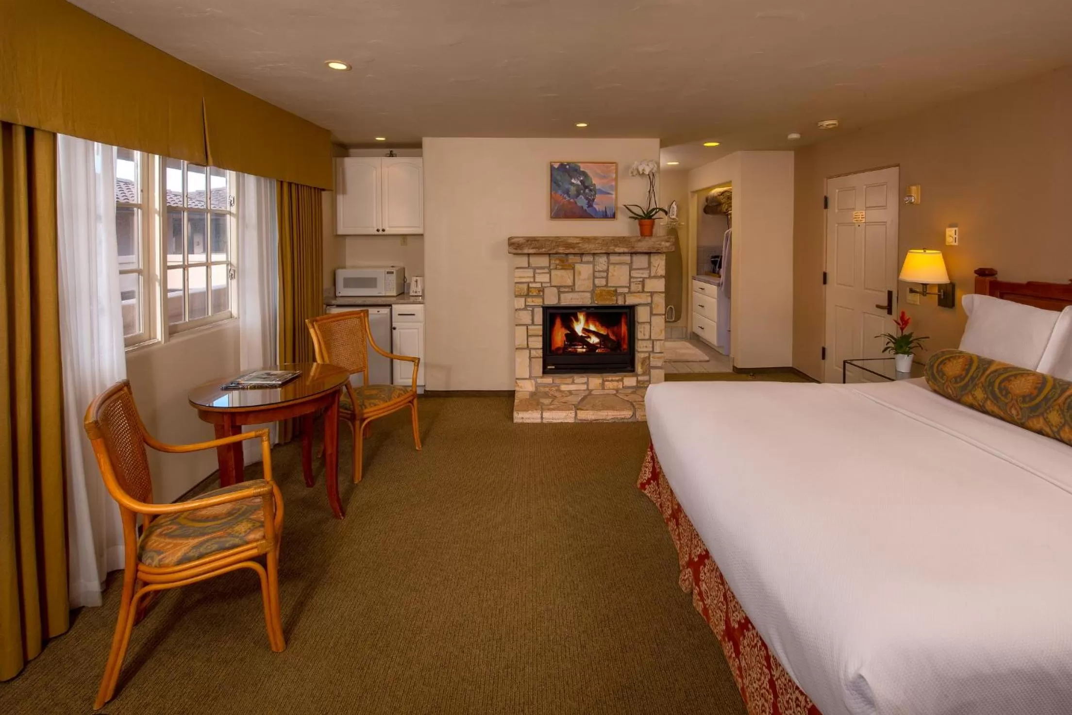 Photo of the whole room, Bed in Horizon Inn & Ocean View Lodge