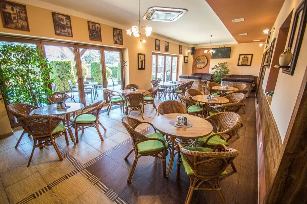 Restaurant/Places to Eat in Hotel Sport