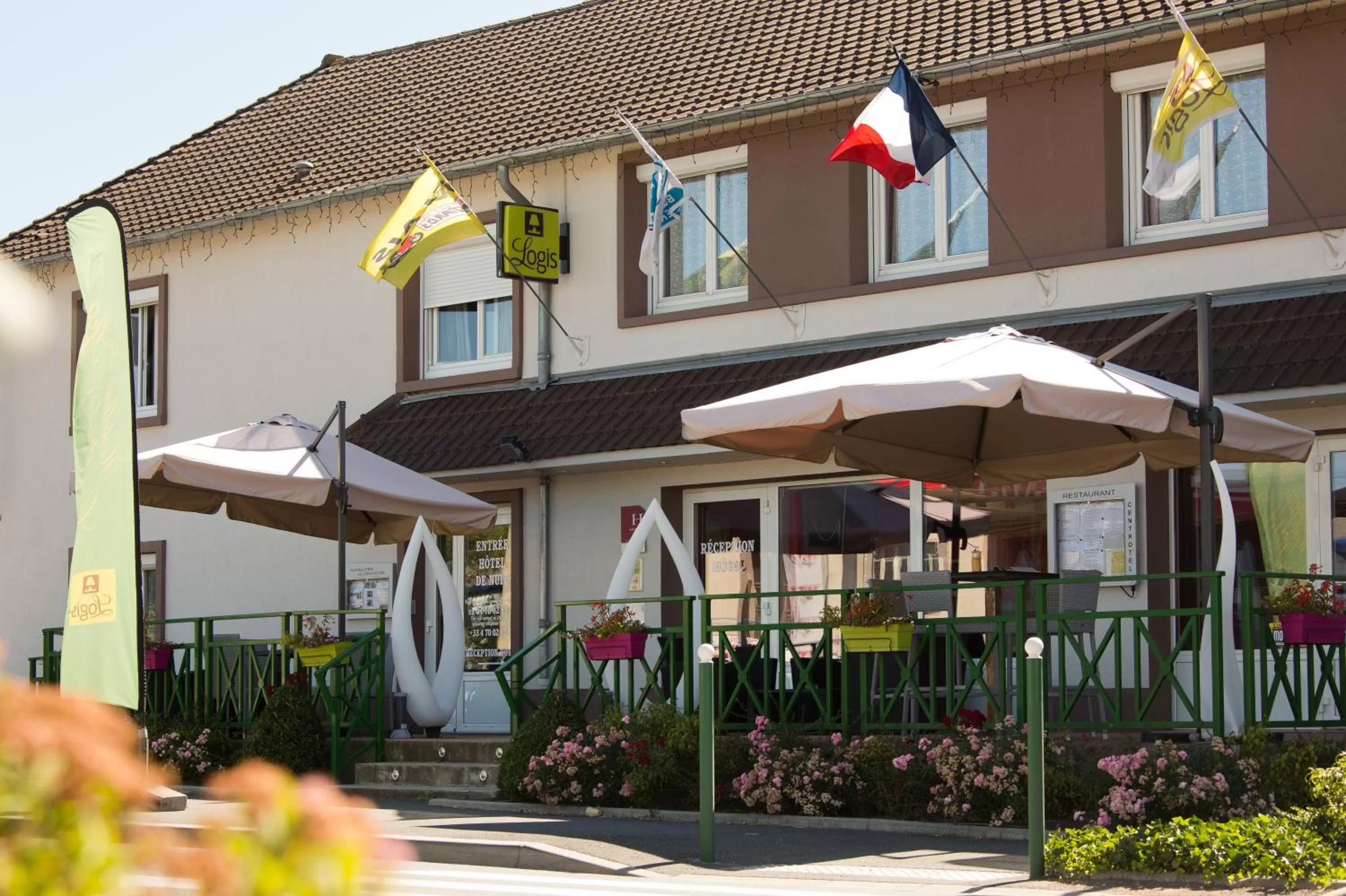 Property building in Logis Hôtel Centrotel et Spa Bulles d'Allier