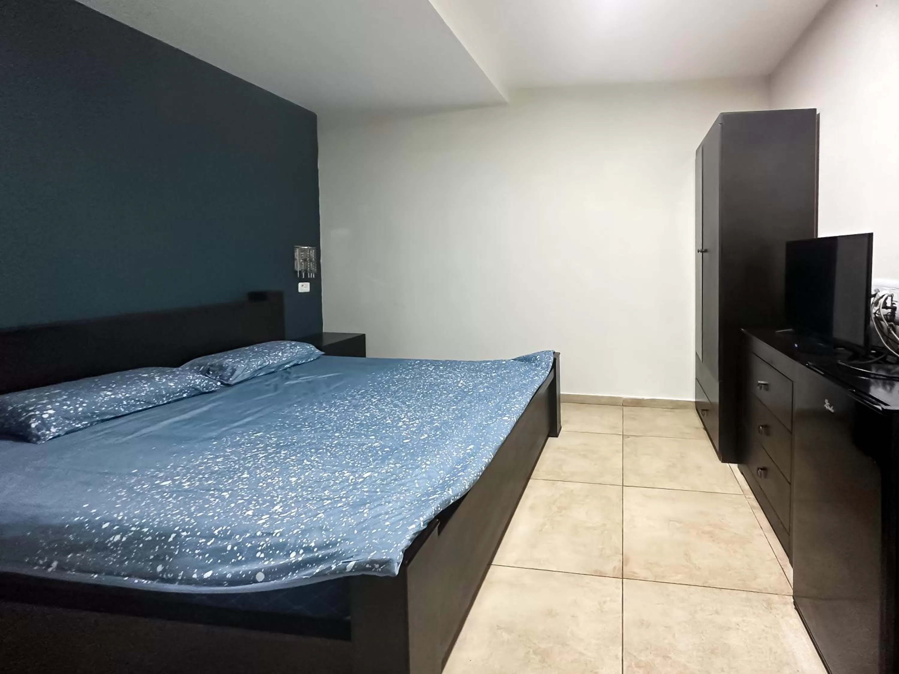 Bed in Central Laguardia Hotel