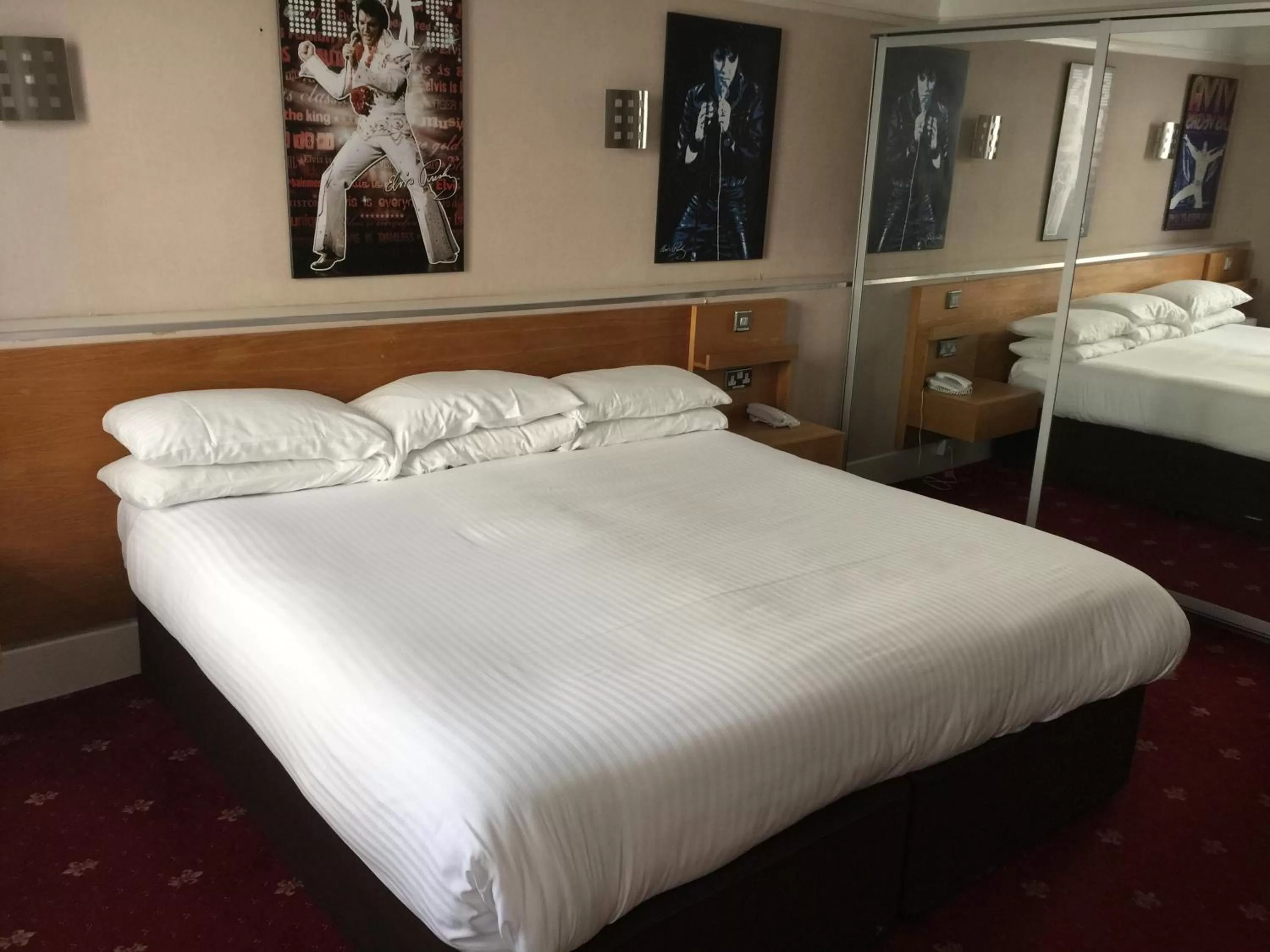 Bed in Hotel Celebrity Bournemouth East Cliff by Villare hotels