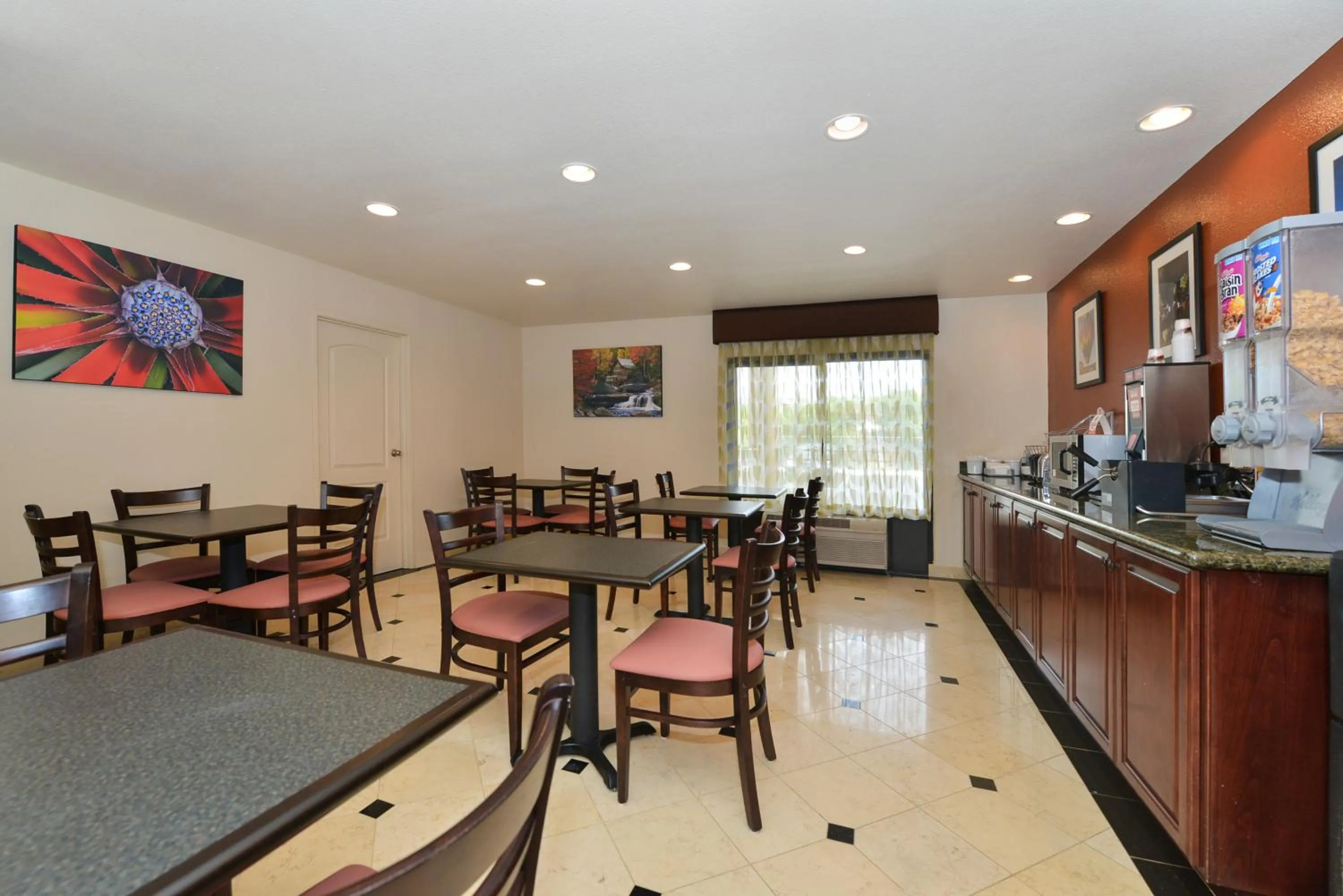 Restaurant/places to eat in Super 8 by Wyndham Vallejo/Napa Valley