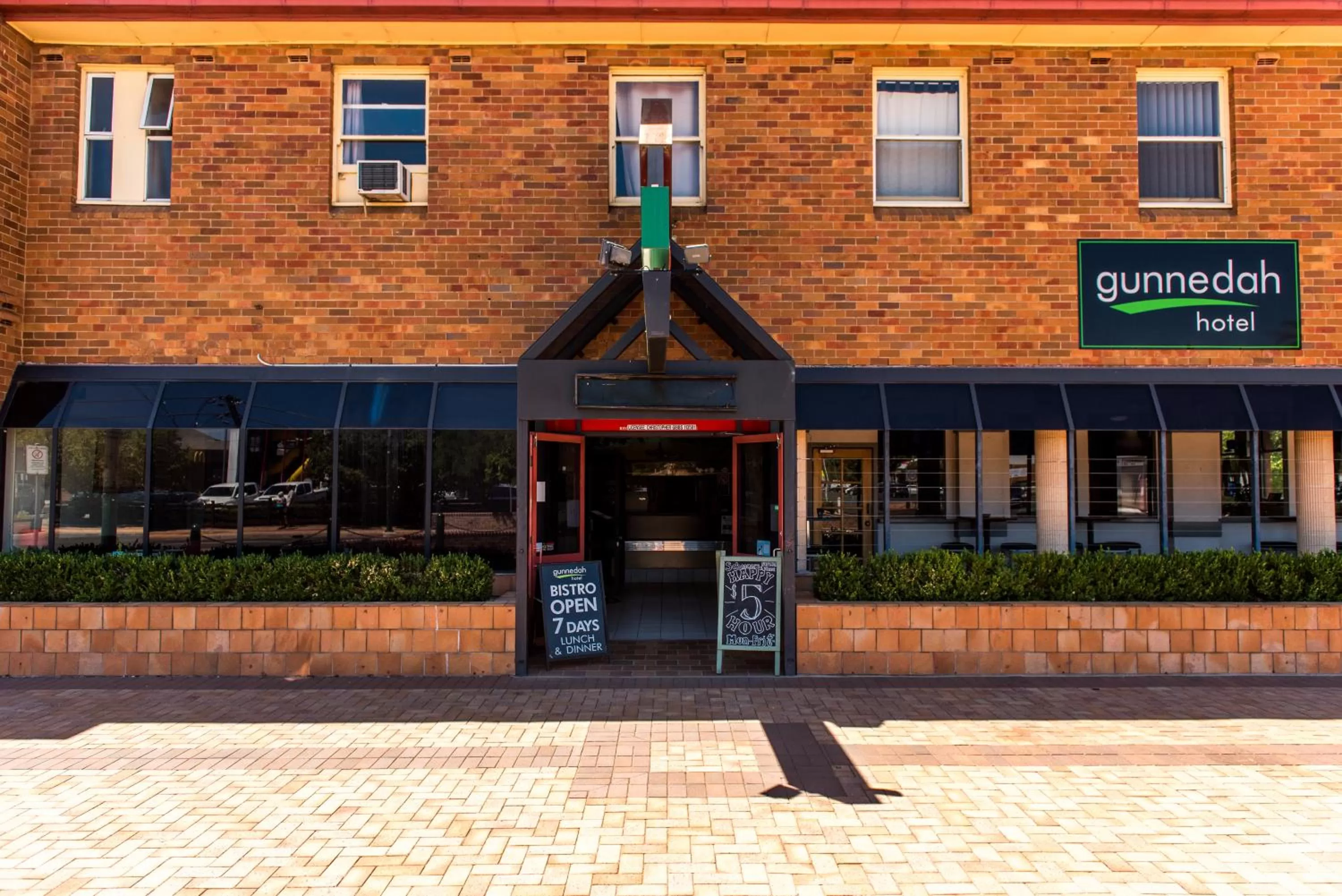 Property building in Gunnedah Hotel