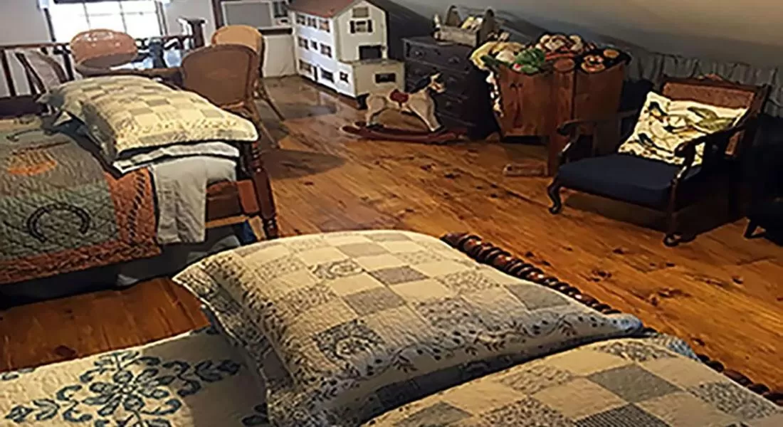 Bed in Country Woods Inn