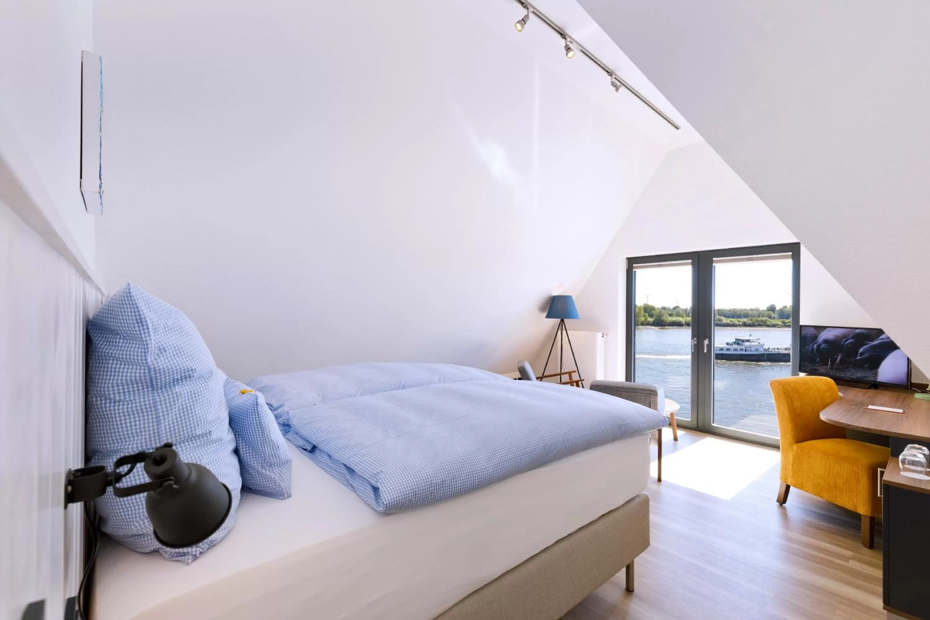 Photo of the whole room in Logierhaus RheintorEins