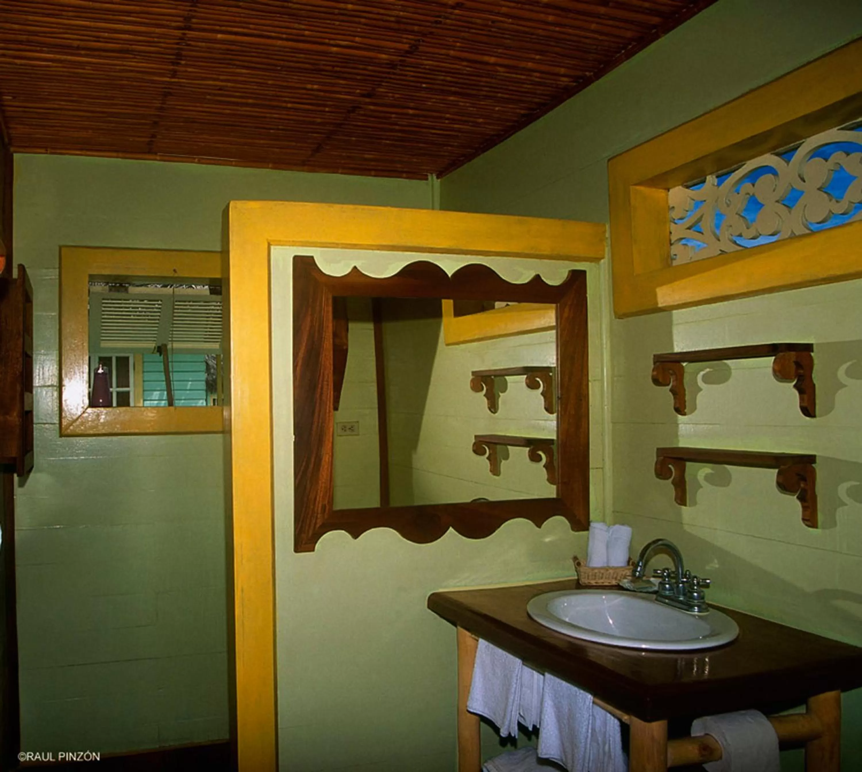 Bathroom in Punta Caracol Acqua Lodge