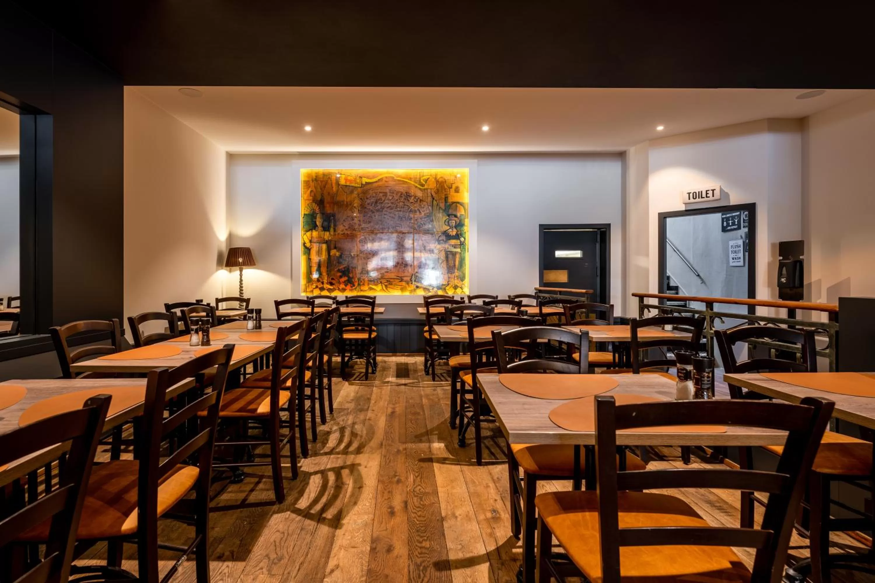 Restaurant/places to eat in Hotel Central