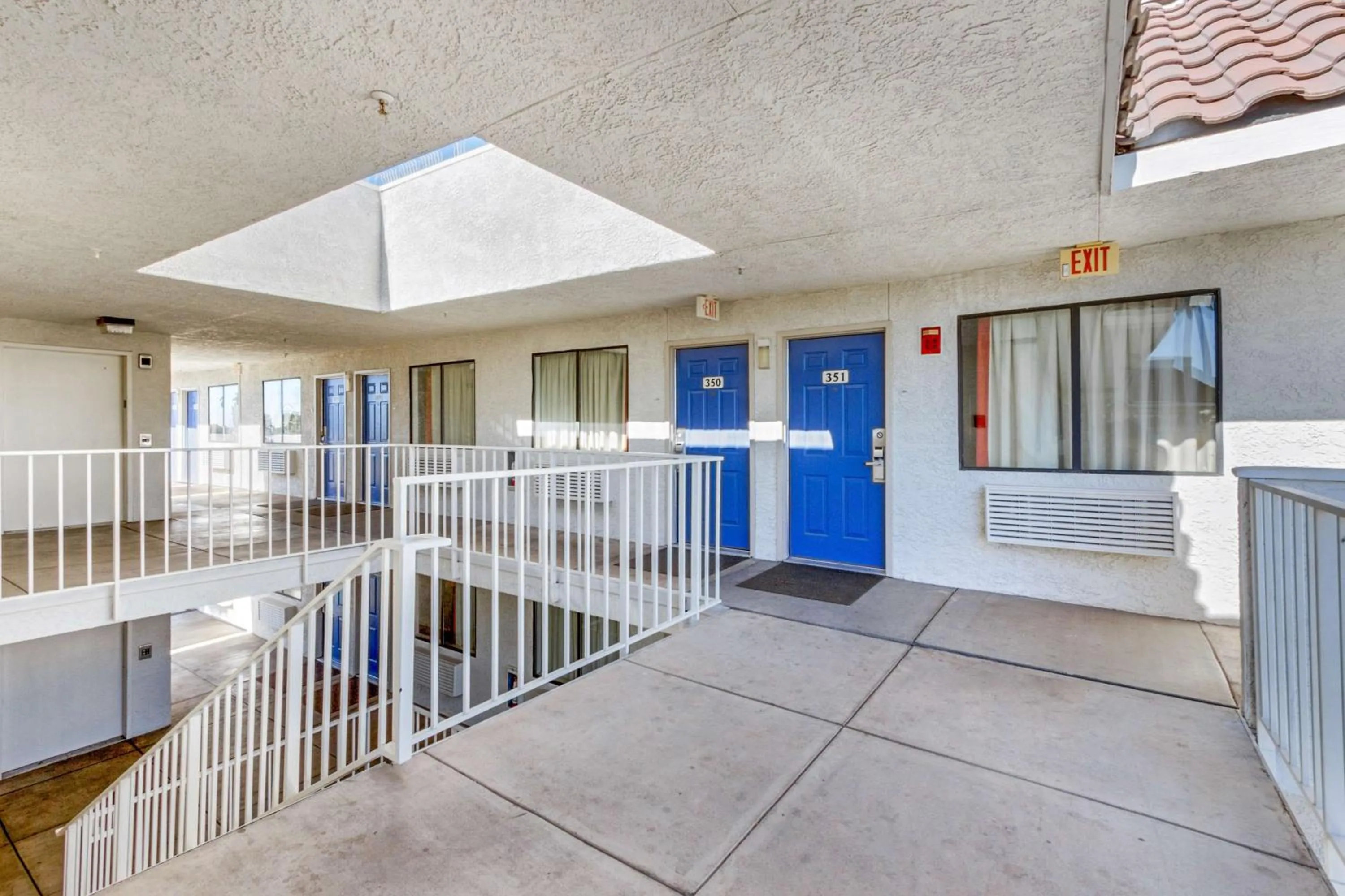 Property building in Motel 6-Phoenix, AZ - West