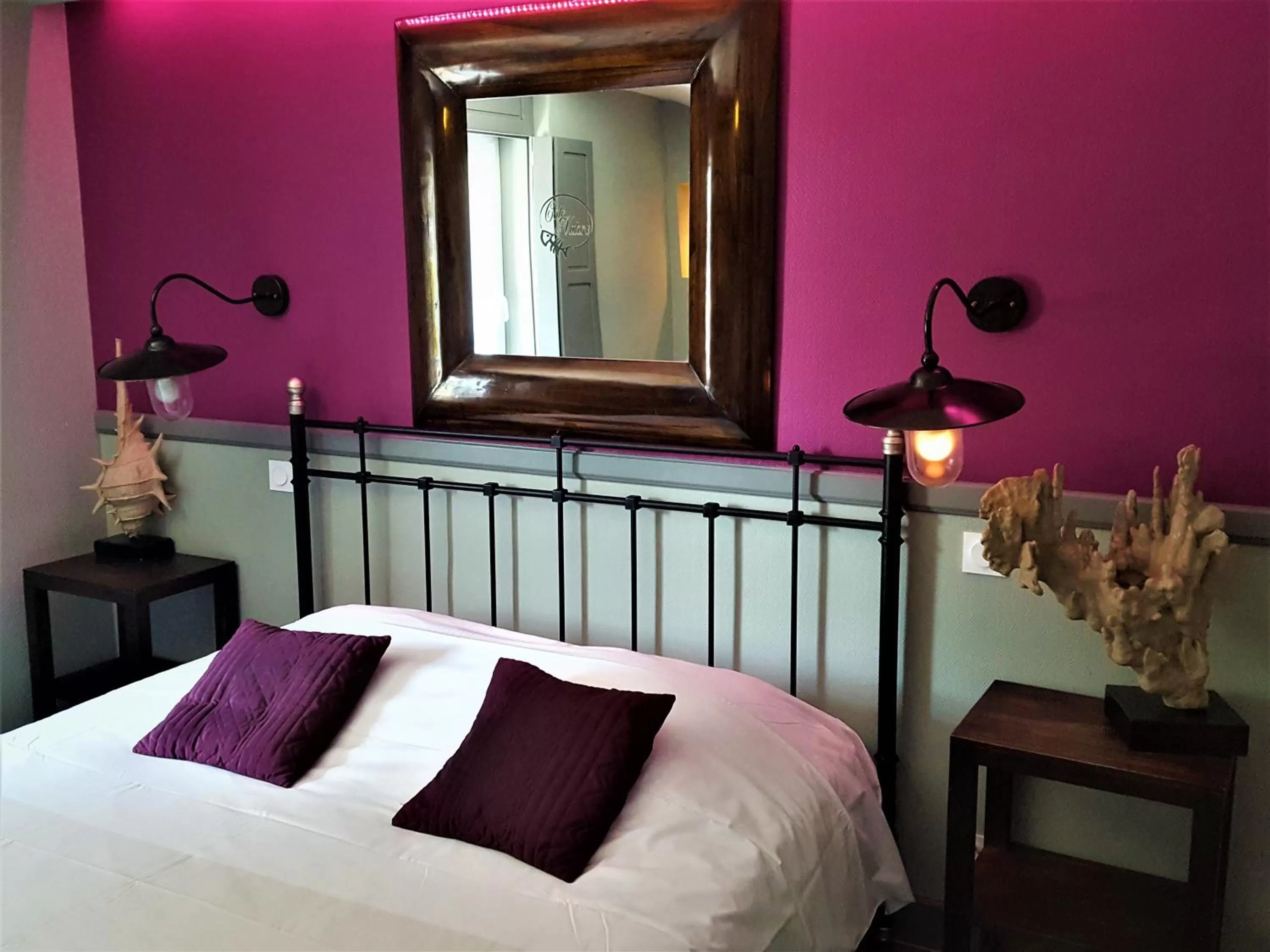 Bed in Hotel restaurant La Pêcherie - Le manoir d'à coté - Les 5 ruches -Logis hôtels