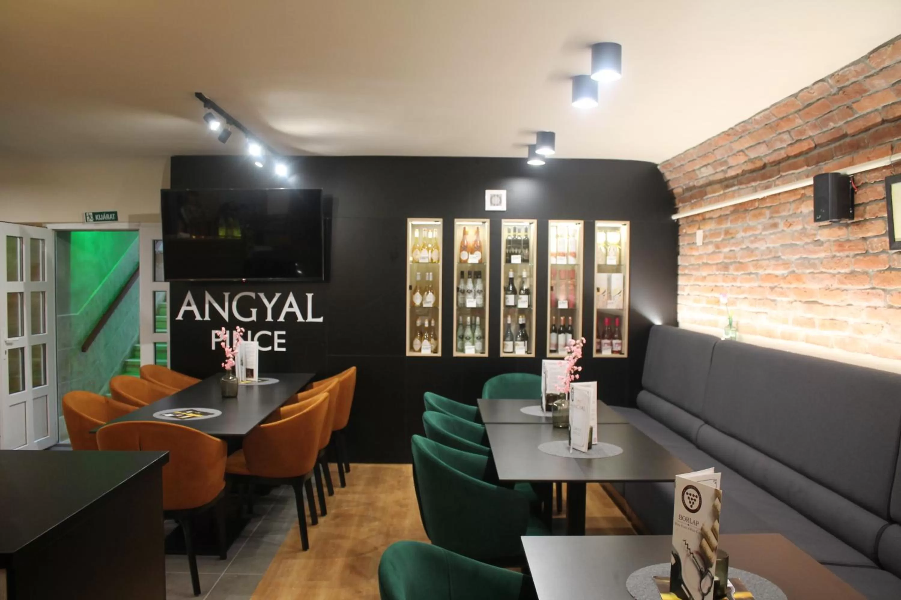 On site, Restaurant/Places to Eat in Angyal Panzió