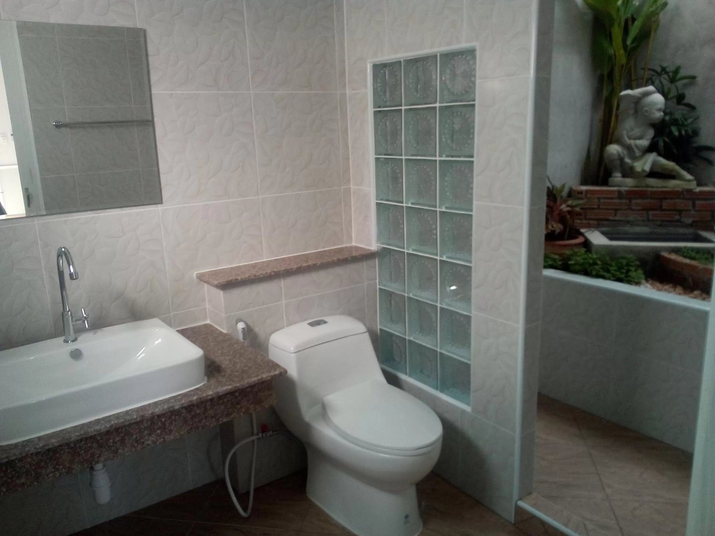 Shower, Bathroom in Fancy Carp Resort