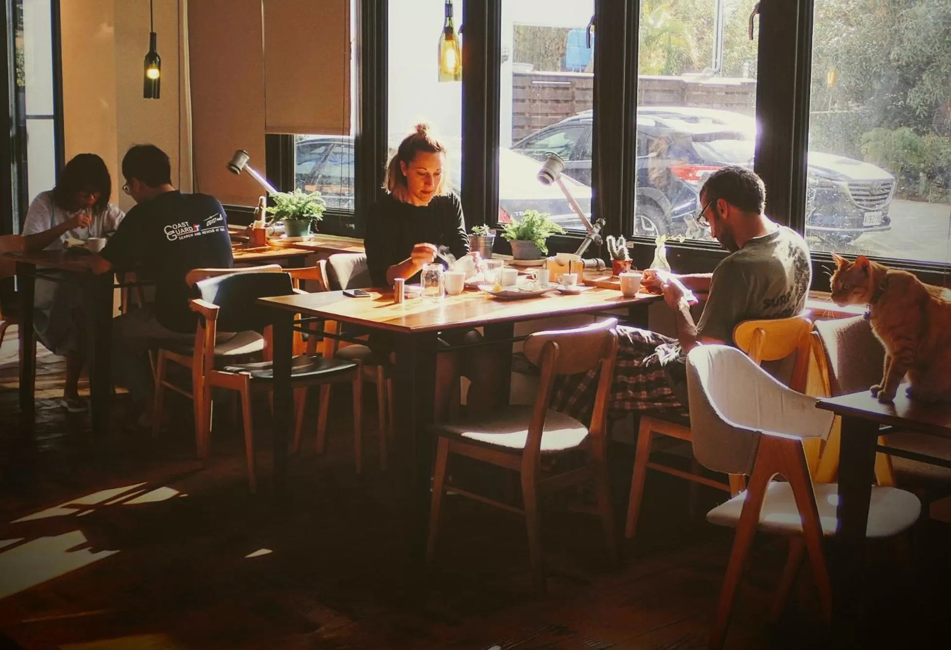 Day, Restaurant/Places to Eat in Chillax Inn B&B