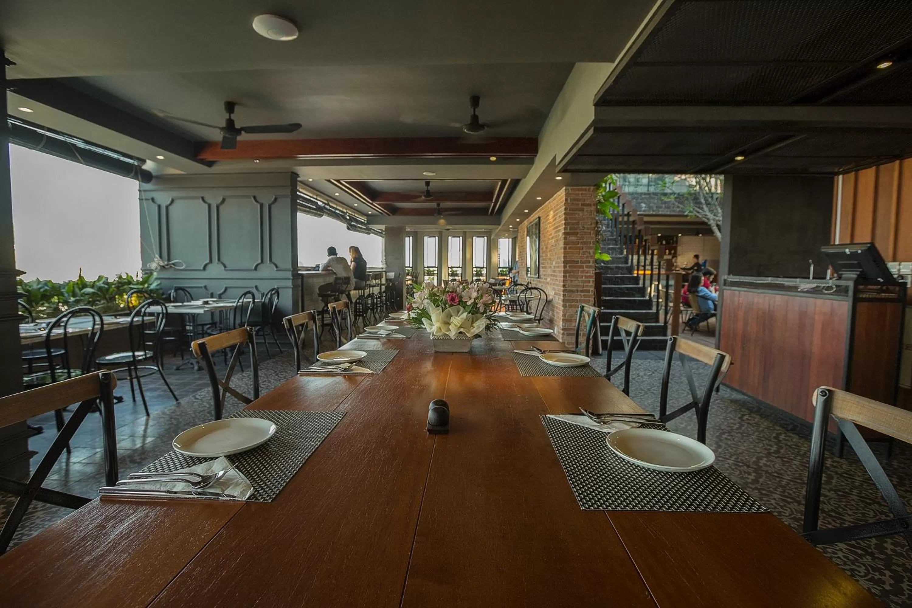 Restaurant/places to eat in Aquarius Hotel and Urban Resort