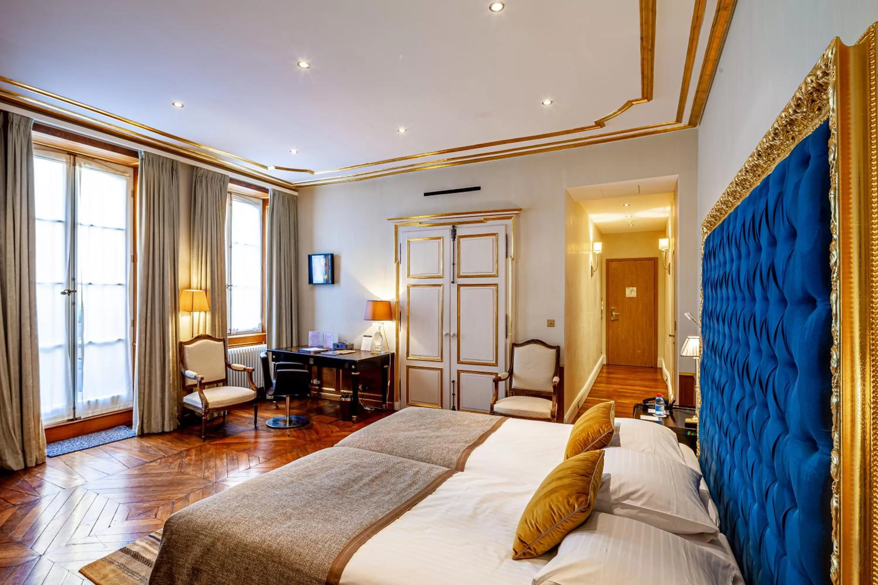 Photo of the whole room, Bed in Hotel Le Place d'Armes - Relais & Châteaux