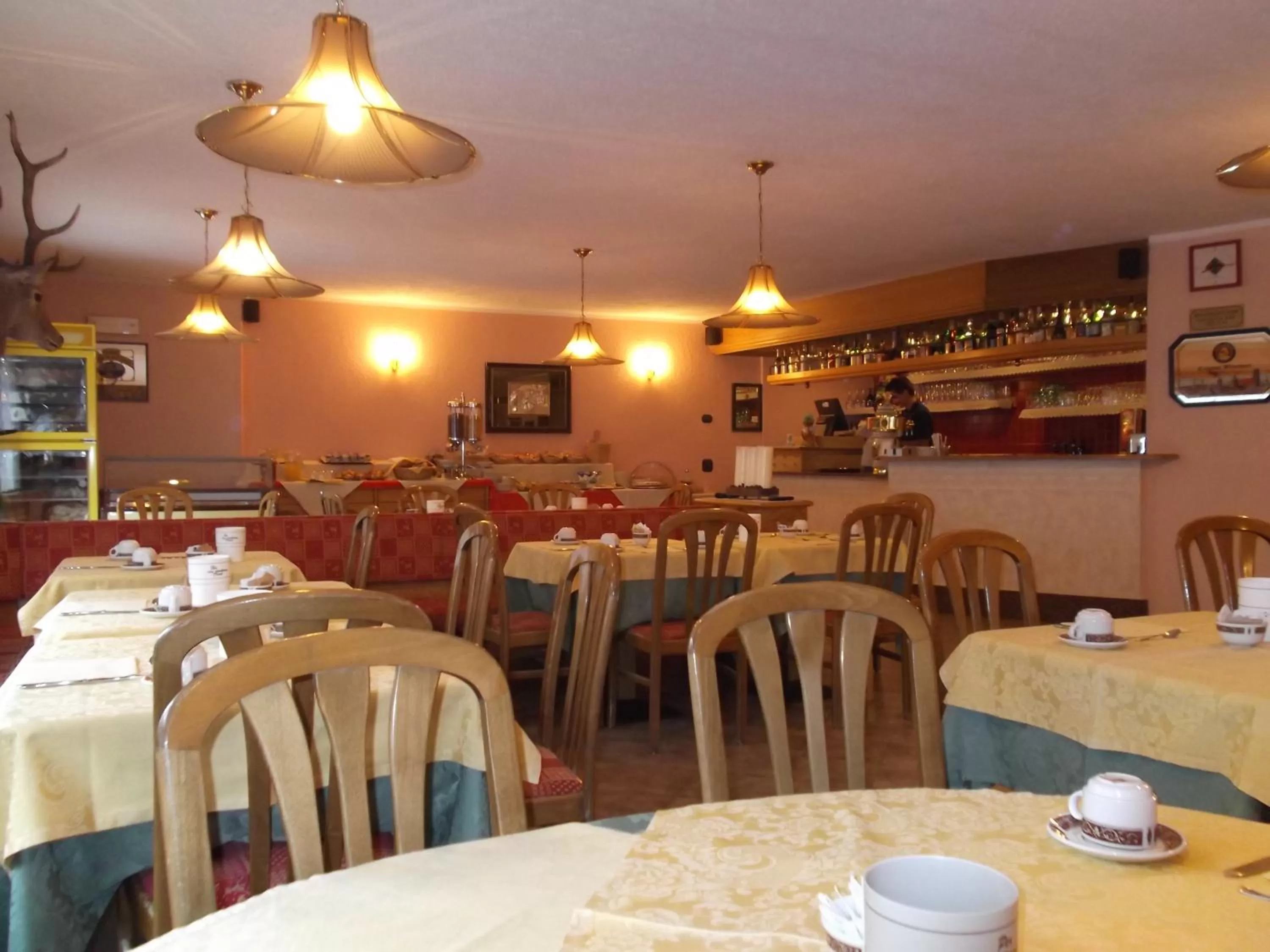 Restaurant/places to eat in Hotel Adele