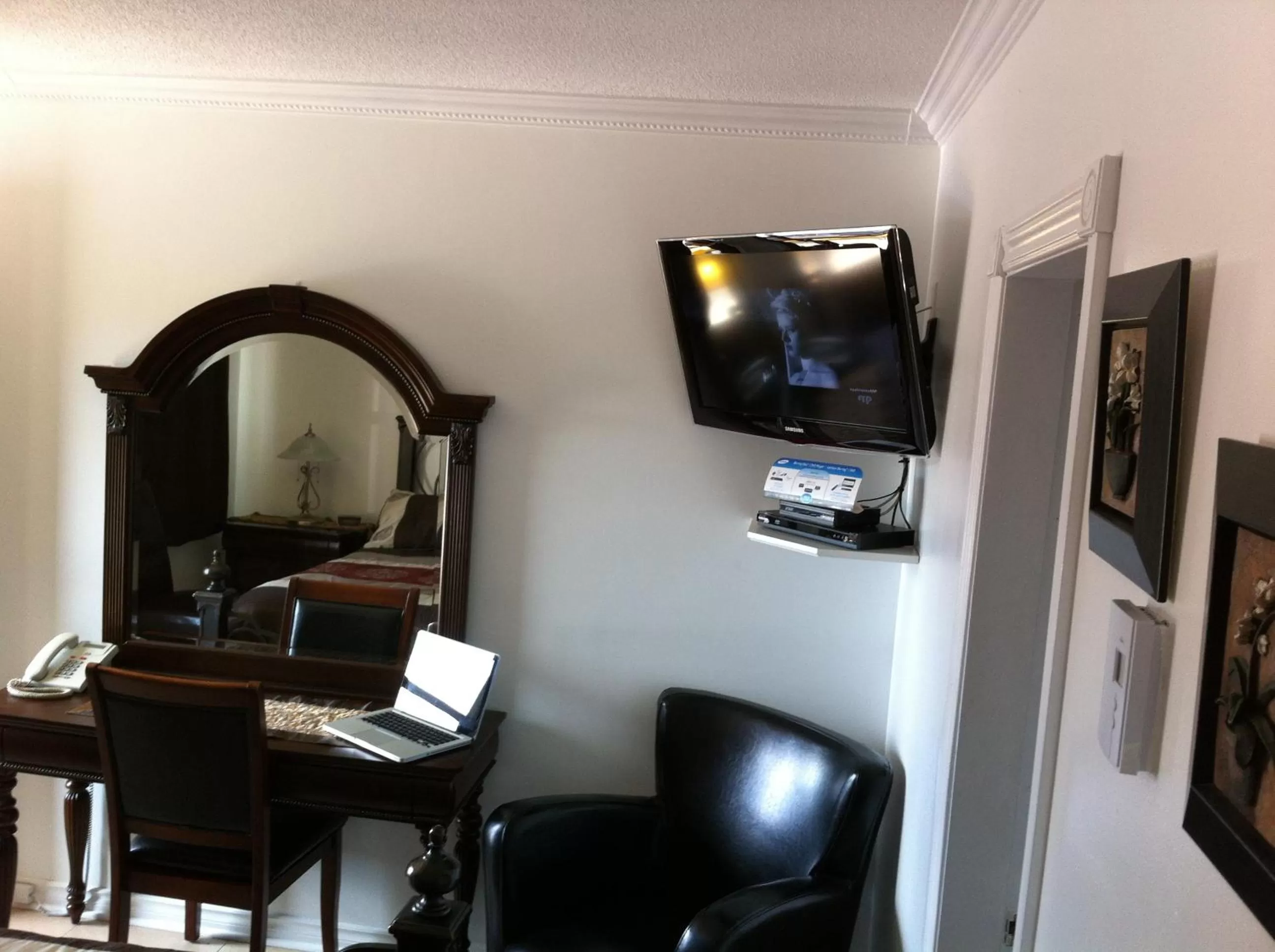 TV and multimedia in Motel Ritz