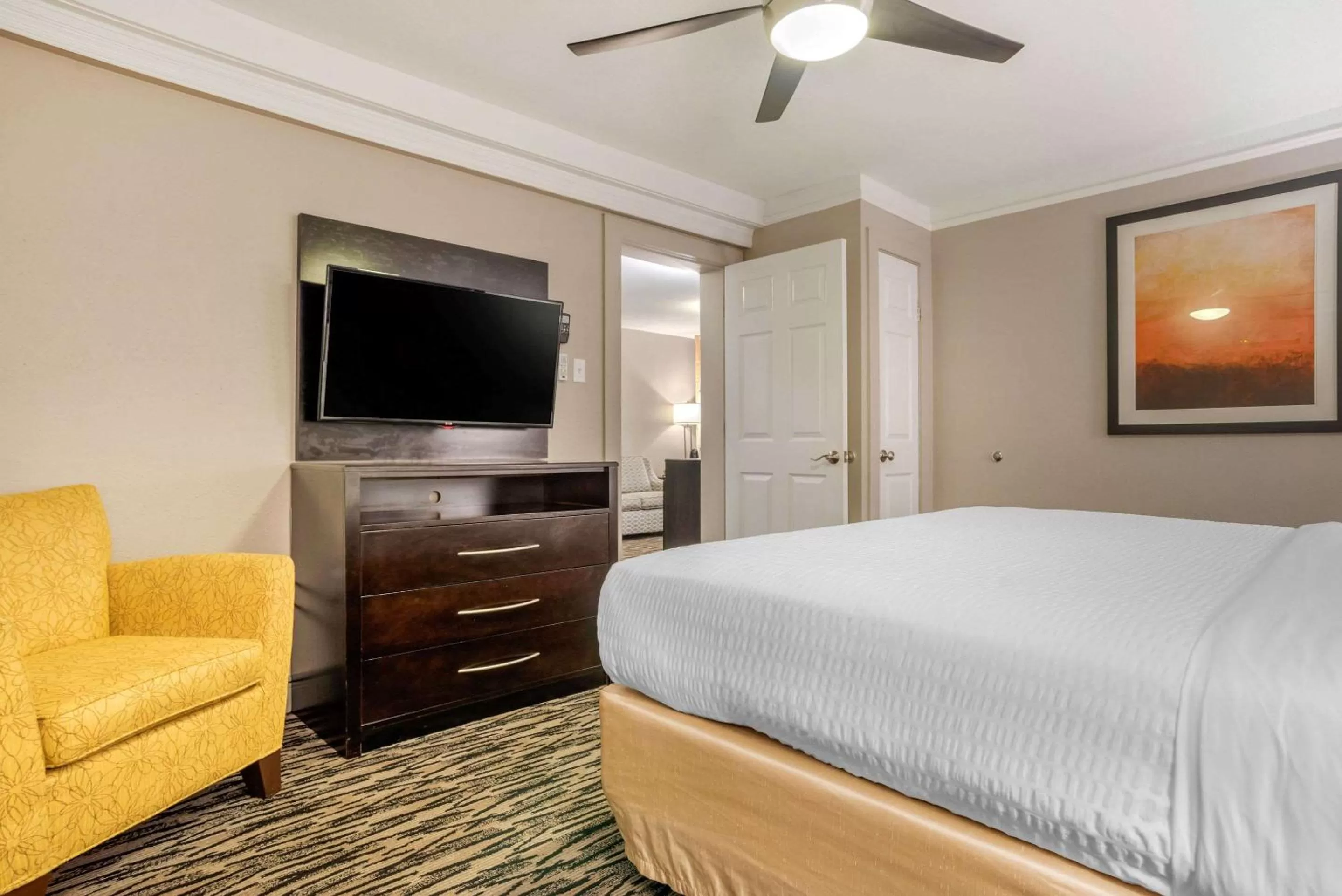 Photo of the whole room, Bed in Clarion Inn Conference Center