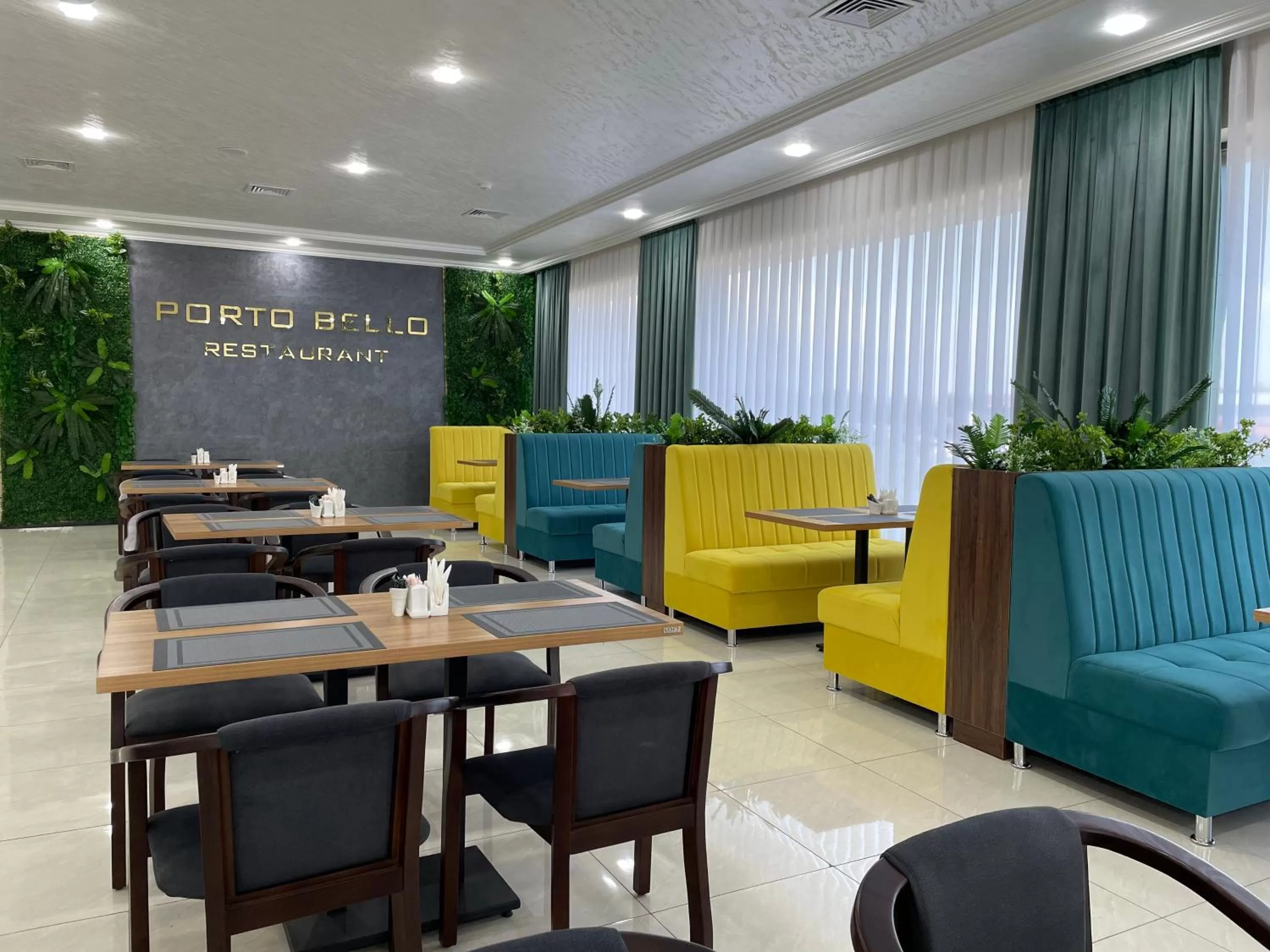 Restaurant/Places to Eat in Porto Bello Hotel