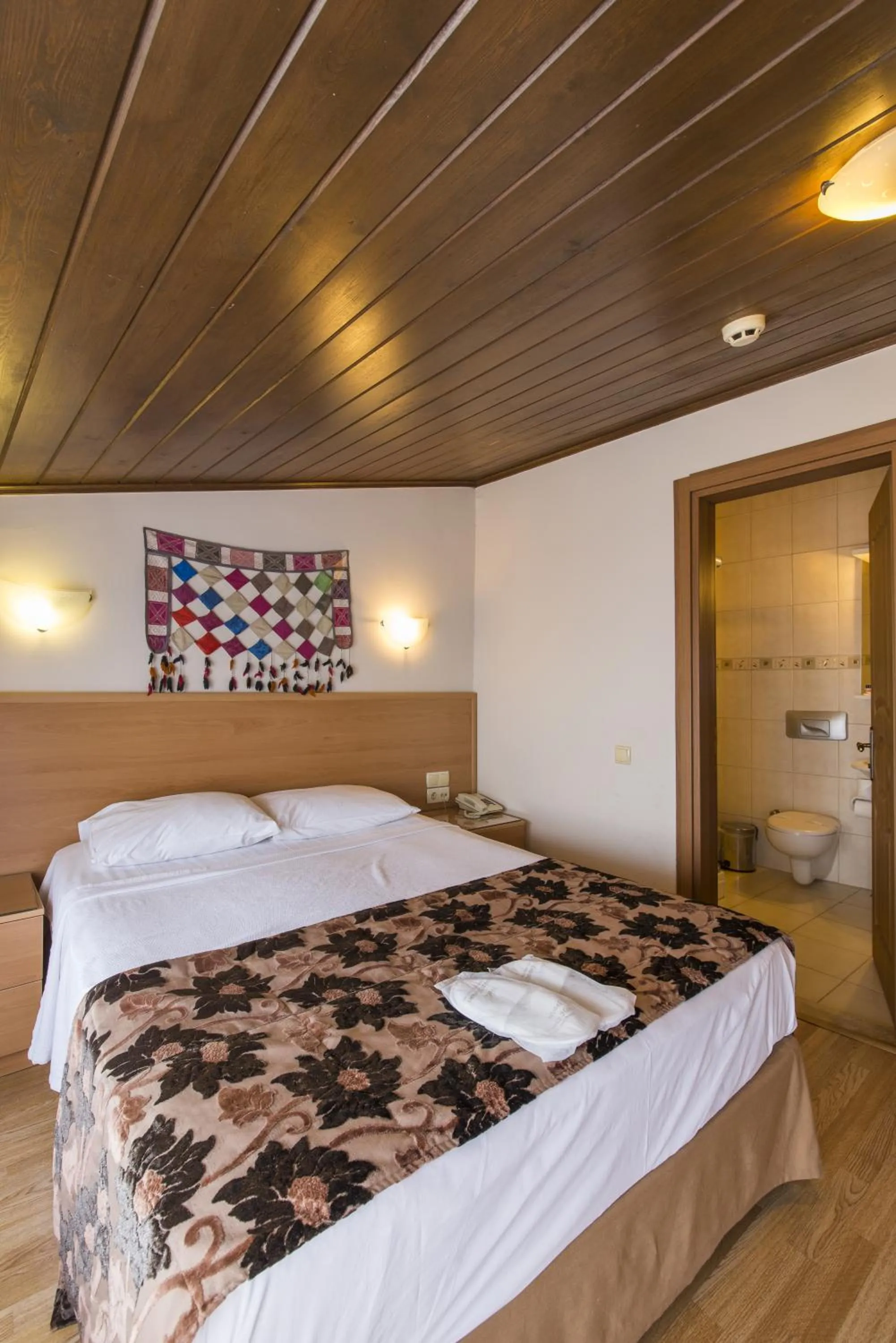 Photo of the whole room, Bed in Deniz Houses