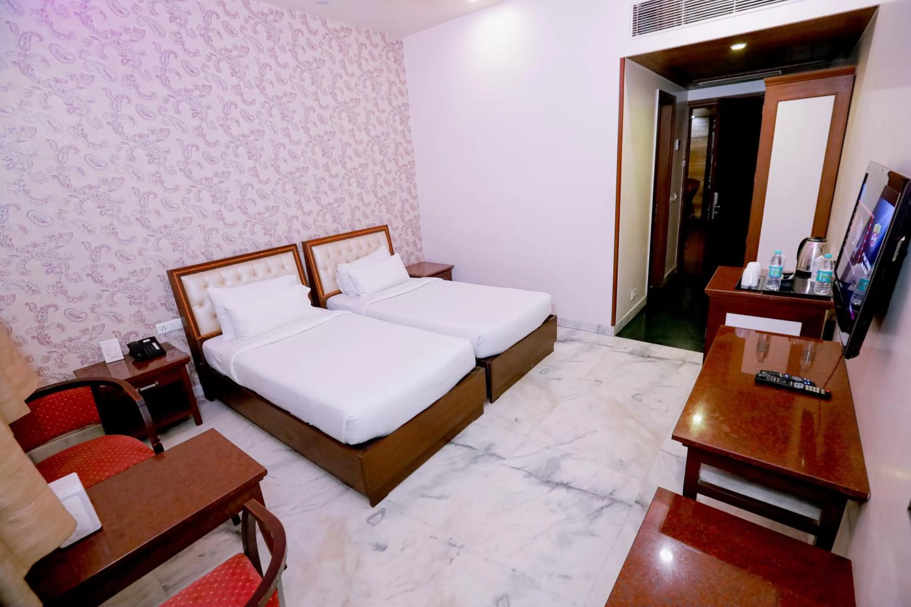 Bed in Hotel Leela Grande