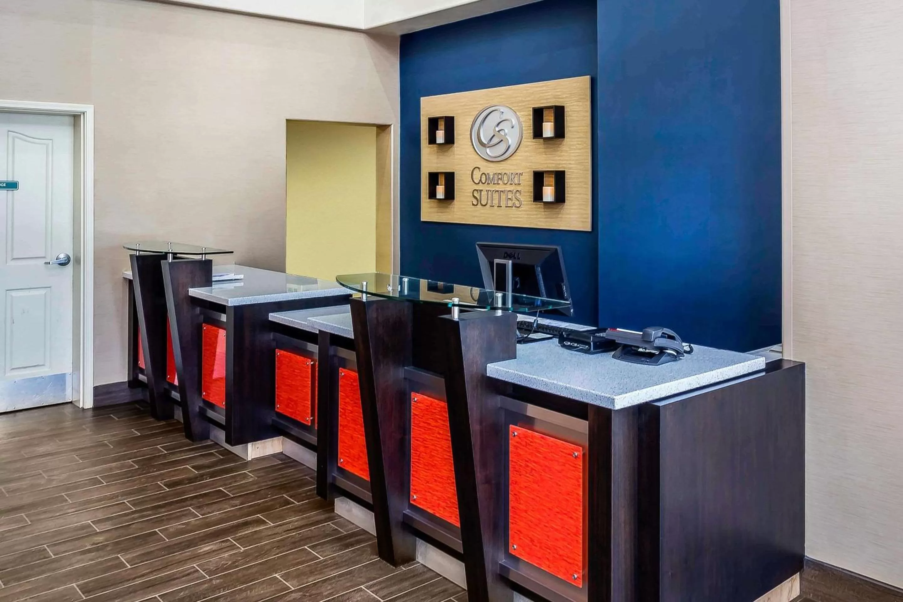 Lobby or reception in Comfort Suites San Jose Airport