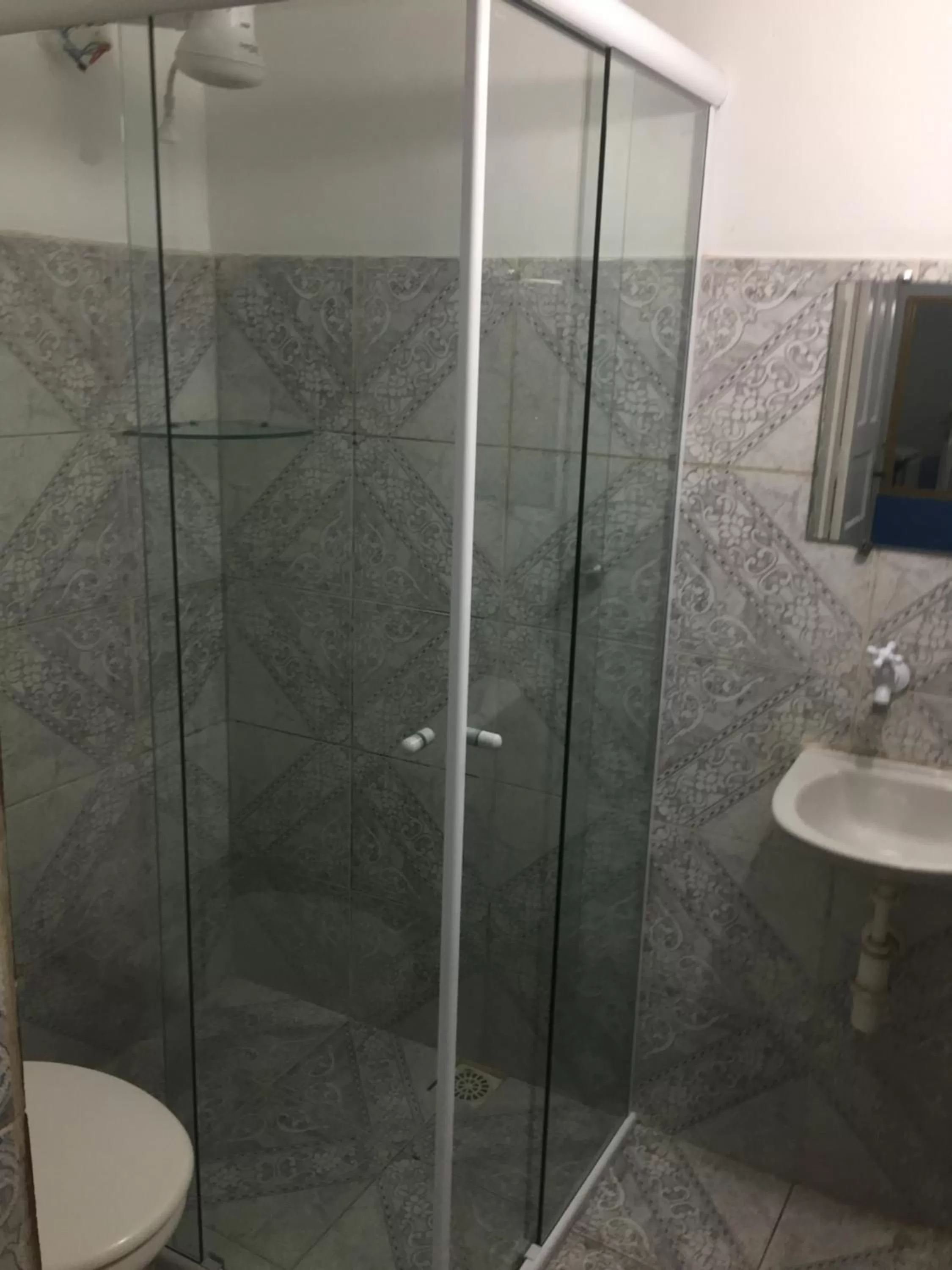 Shower, Bathroom in Hotel Pousada dos Sonhos