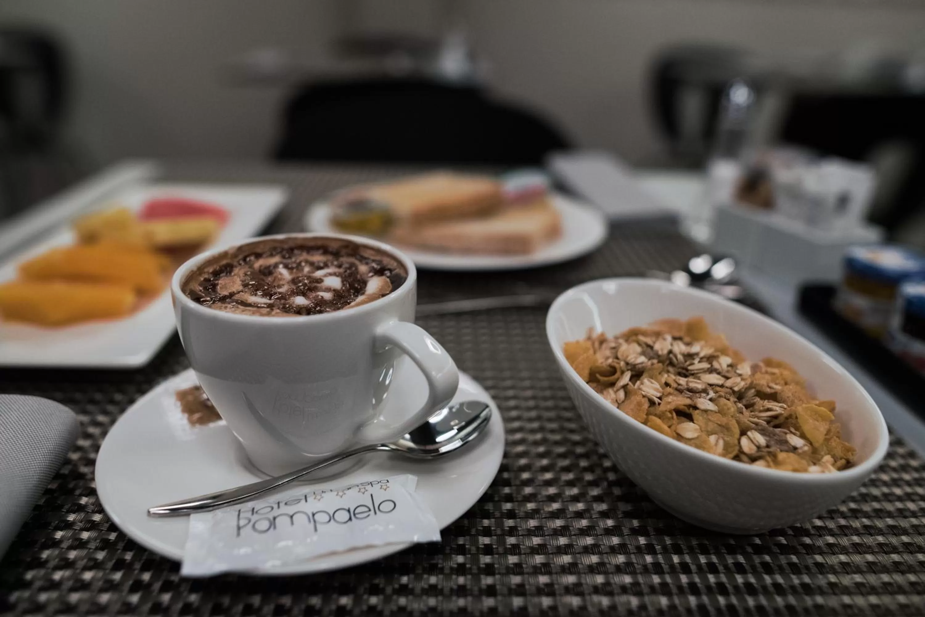 Lounge or bar in Hotel Pompaelo Plaza del Ayuntamiento & Spa