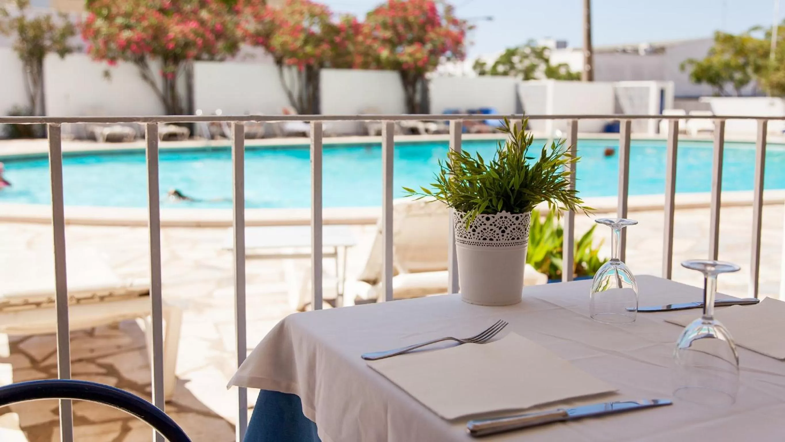 Restaurant/places to eat in Carcavelos Beach Hotel