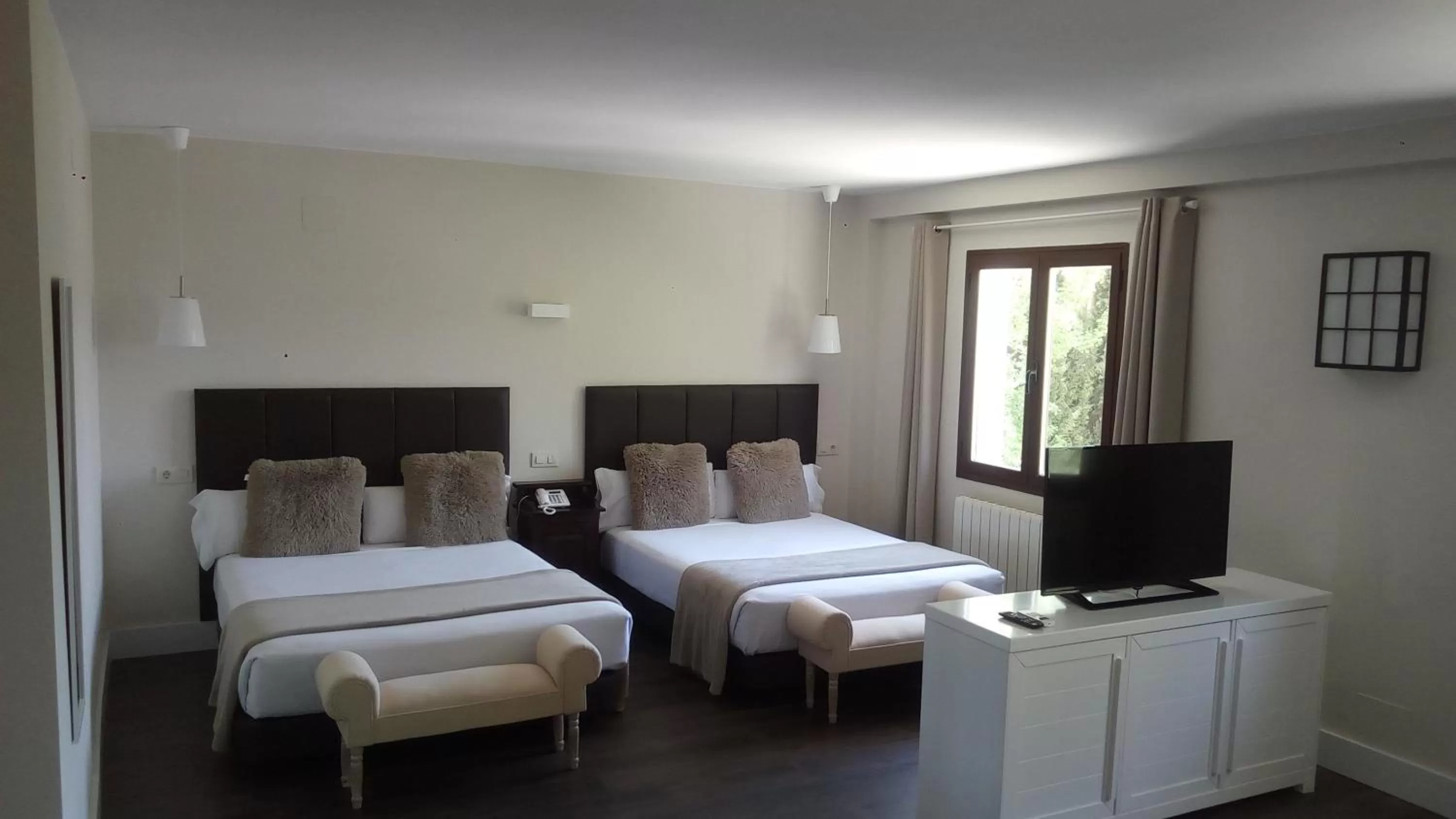 Bed in Hotel Resort Cueva del Fraile