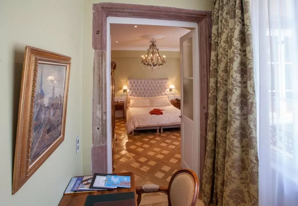 Photo of the whole room, Bed in Hôtel & Spa Le Bouclier D'or