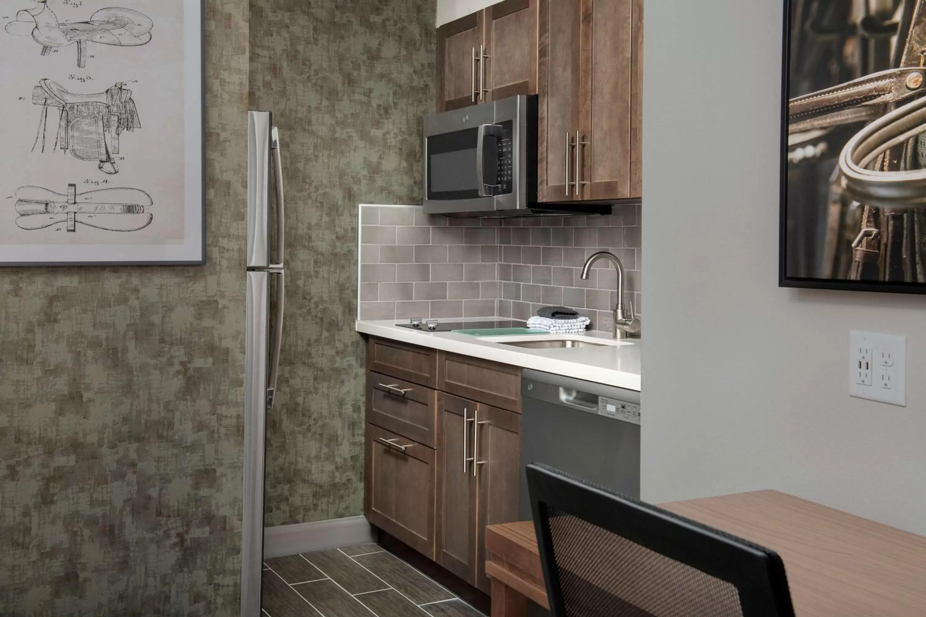 Kitchen or kitchenette in Homewood Suites By Hilton Louisville Airport