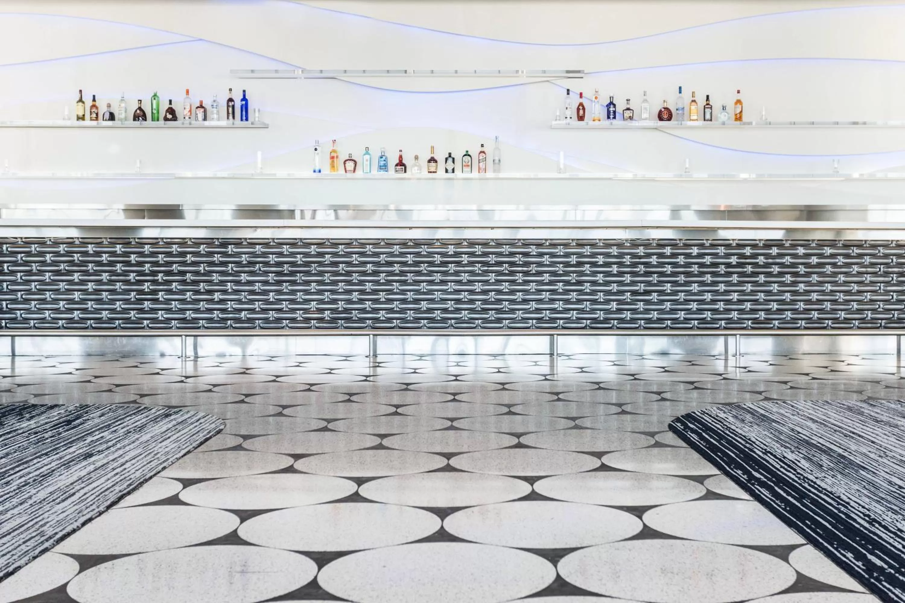 Lounge or bar in W Dallas