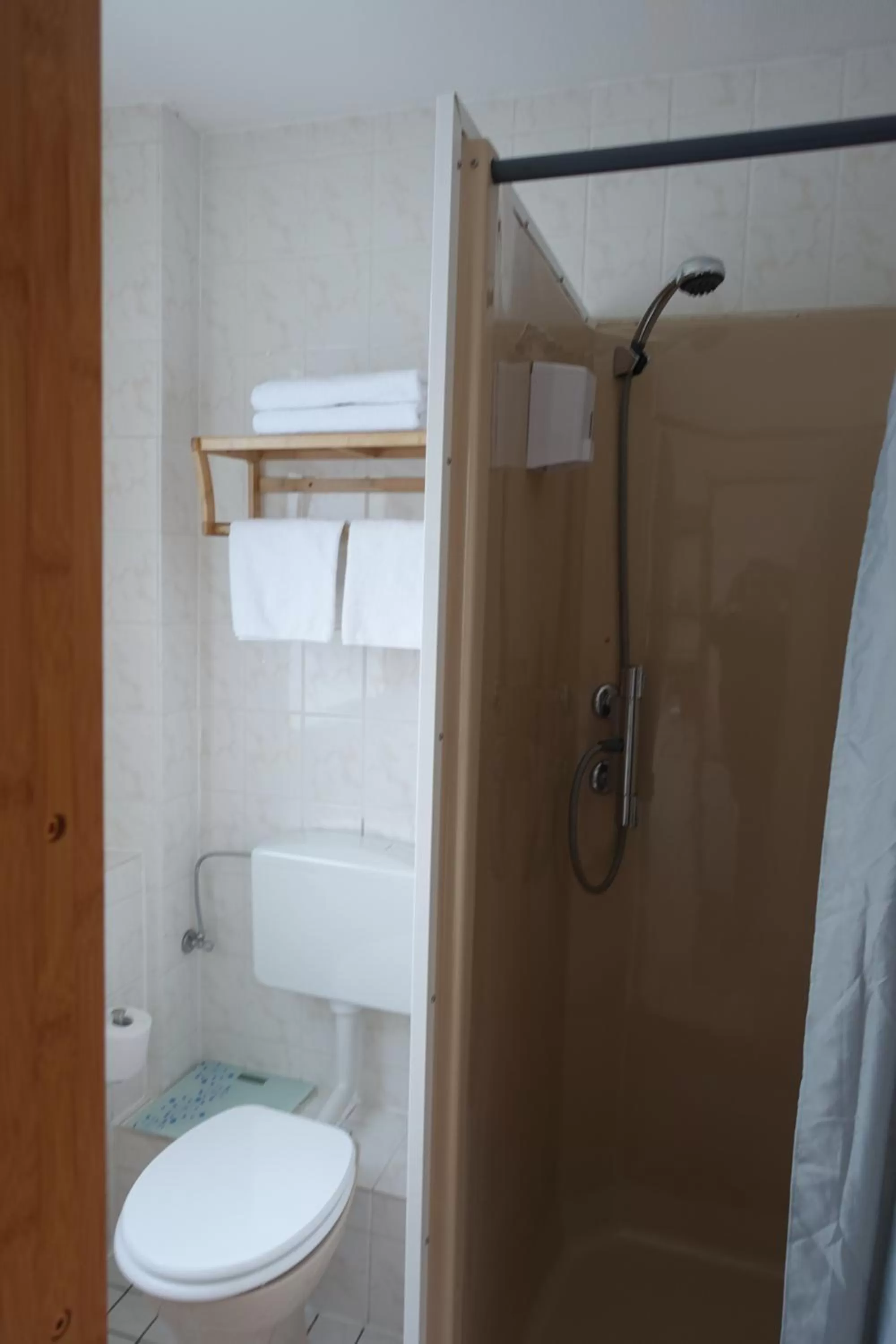 Shower in Stern Hotel