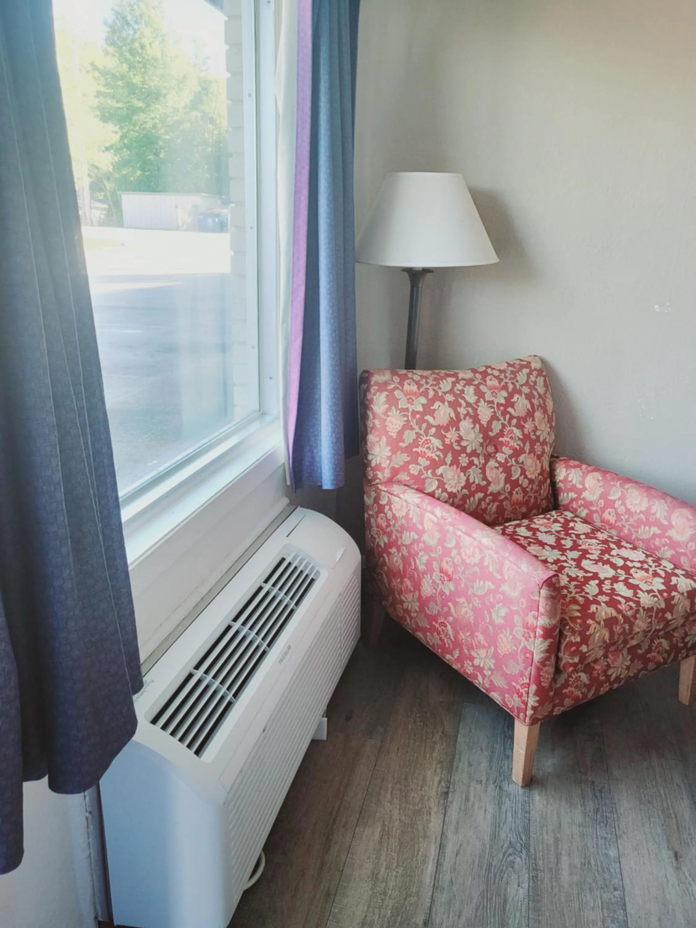 Seating area in Rodeway Inn Brazil