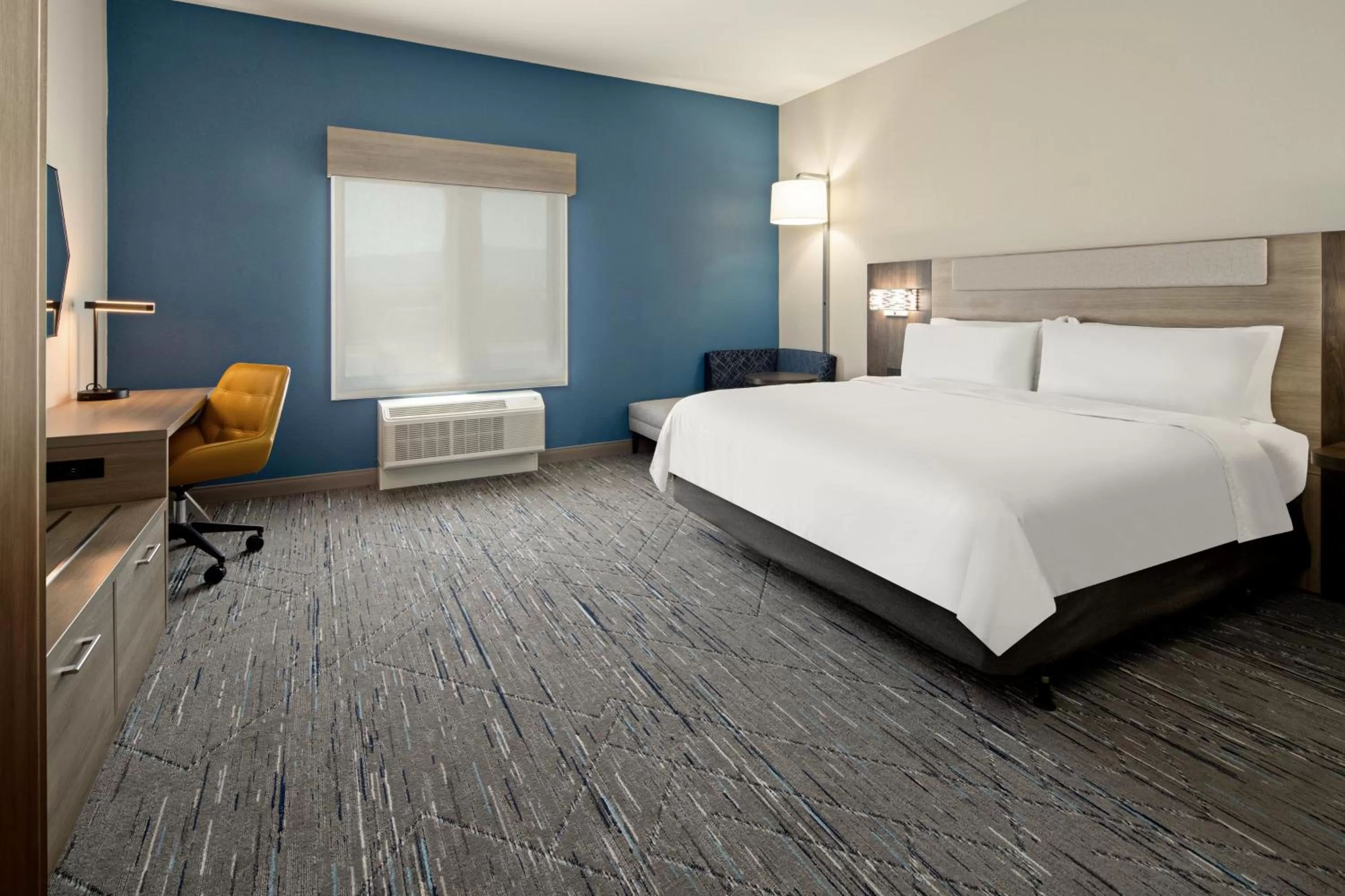 Bed in Holiday Inn Express & Suites Palm Desert - Millennium by IHG