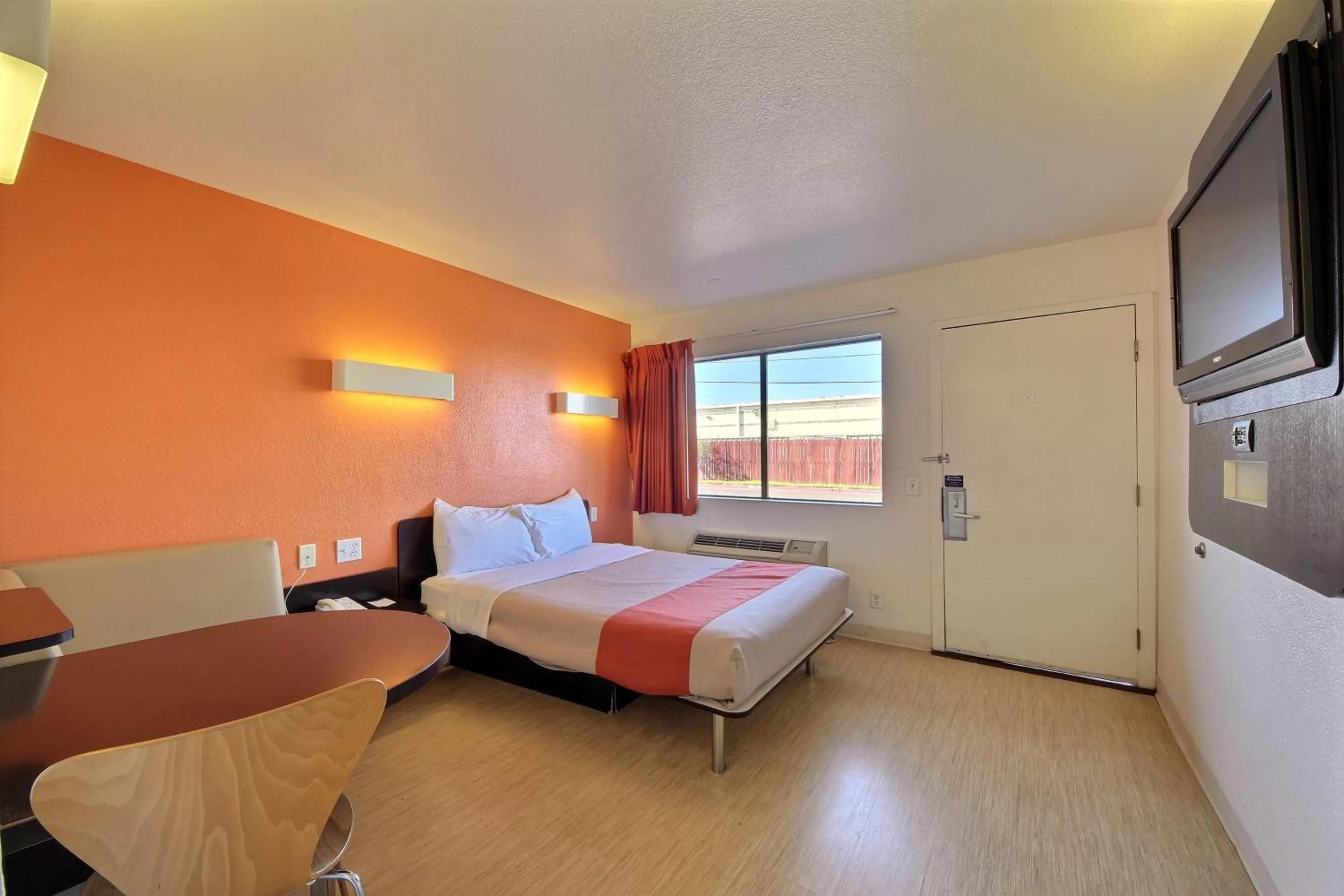 Bedroom, Bed in Motel 6-Laredo, TX - South
