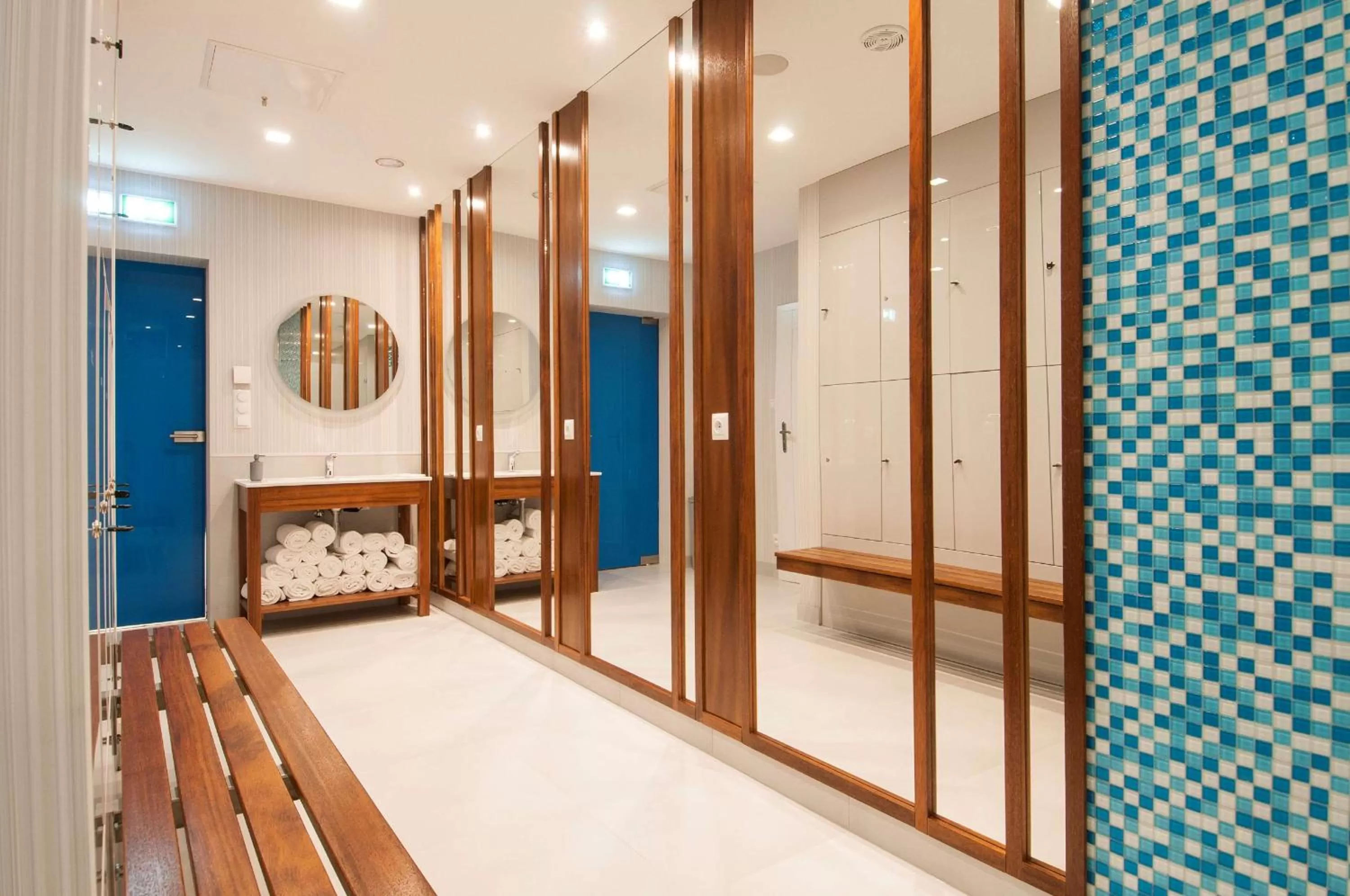 Spa and wellness centre/facilities, Bed in Radisson Blu Hotel Wroclaw