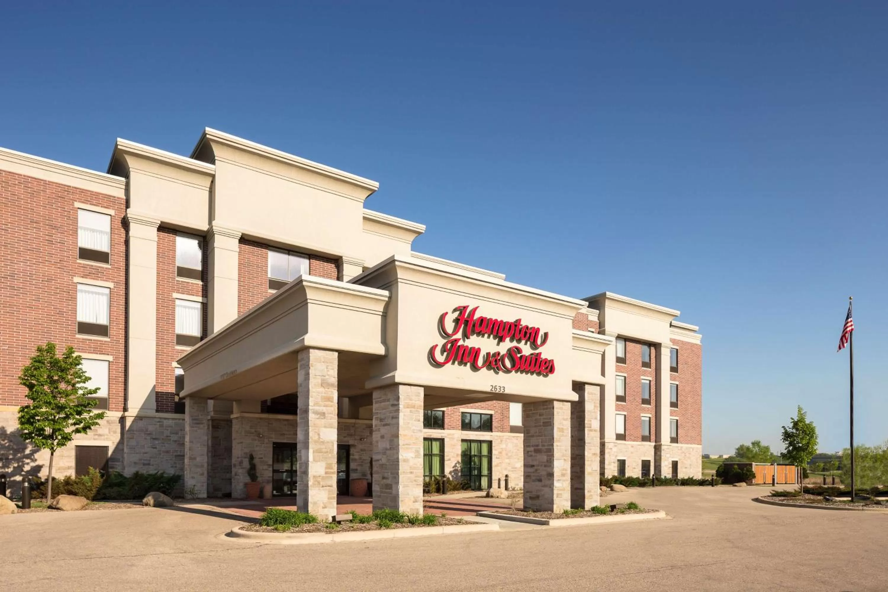 Property building in Hampton Inn & Suites Grafton