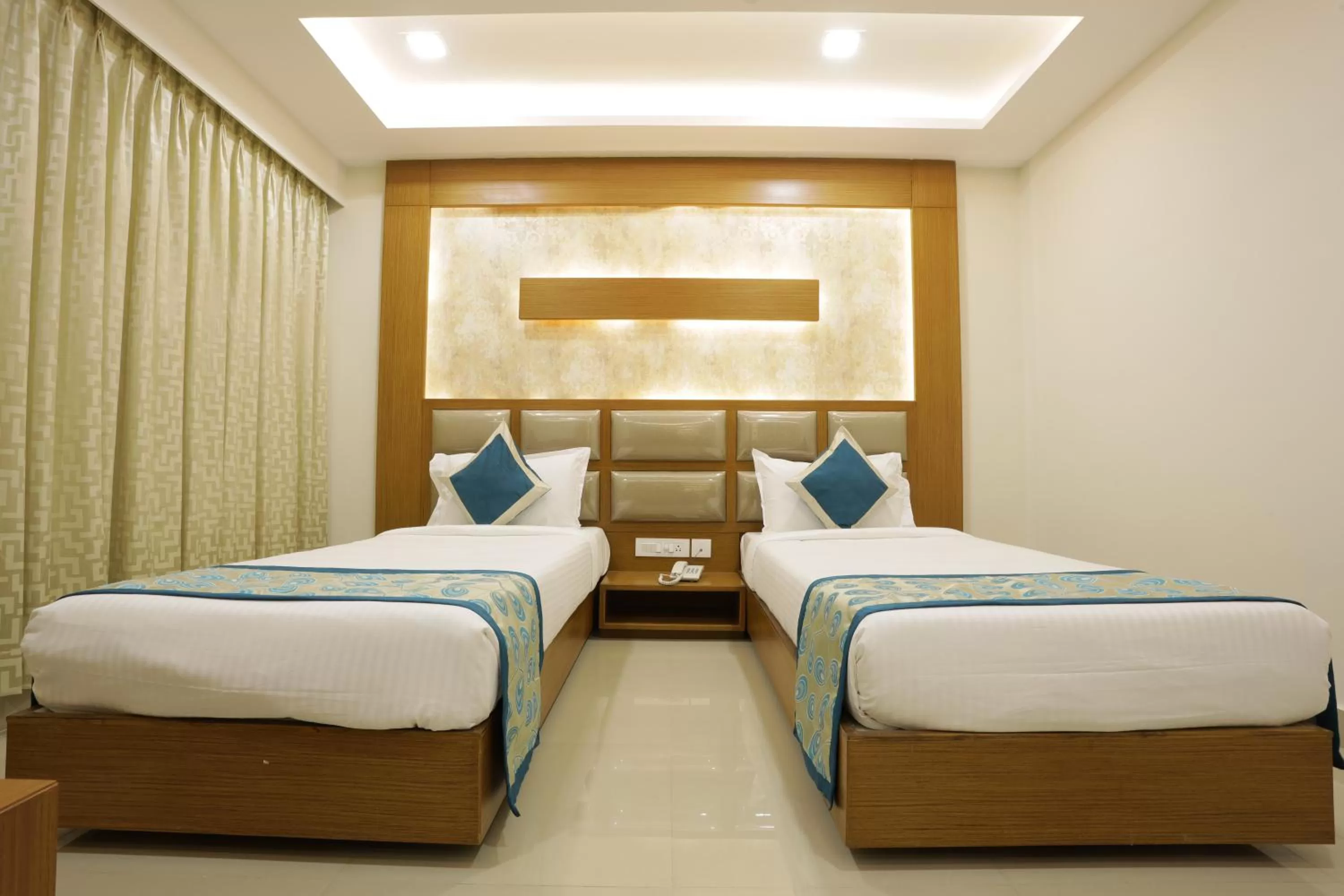 Photo of the whole room, Bed in Greens Suite - Business Class Hotel - Opposite Ripon Building