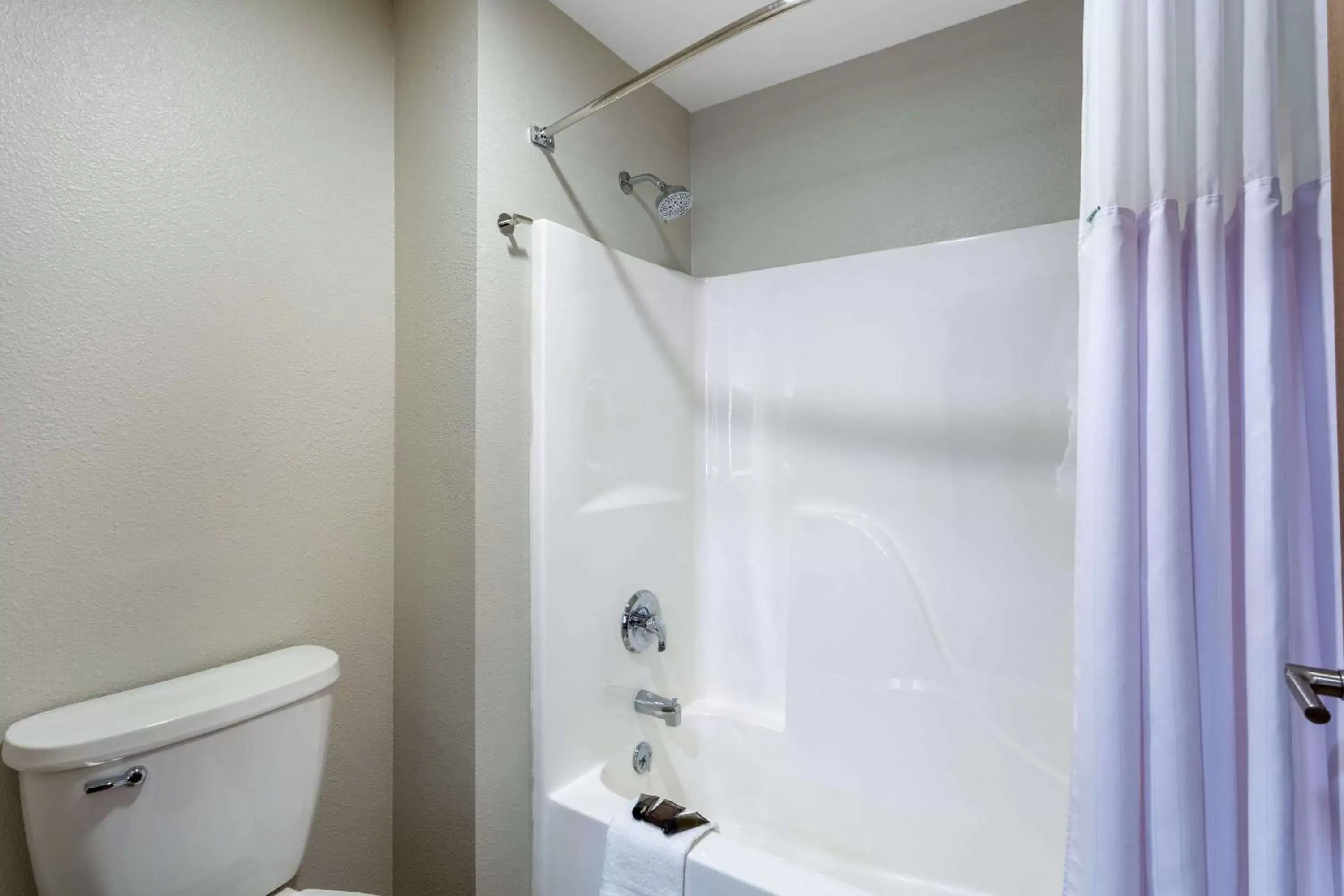 1 King Bed, Suite, Jetted Tub, Fireplace, Non-Smoking in Wingate by Wyndham Wisconsin Dells Waterpark 1 King Bed, Suite, Jetted Tub, Fireplace, Non-Smoking in Wingate by Wyndham Wisconsin Dells Waterpark