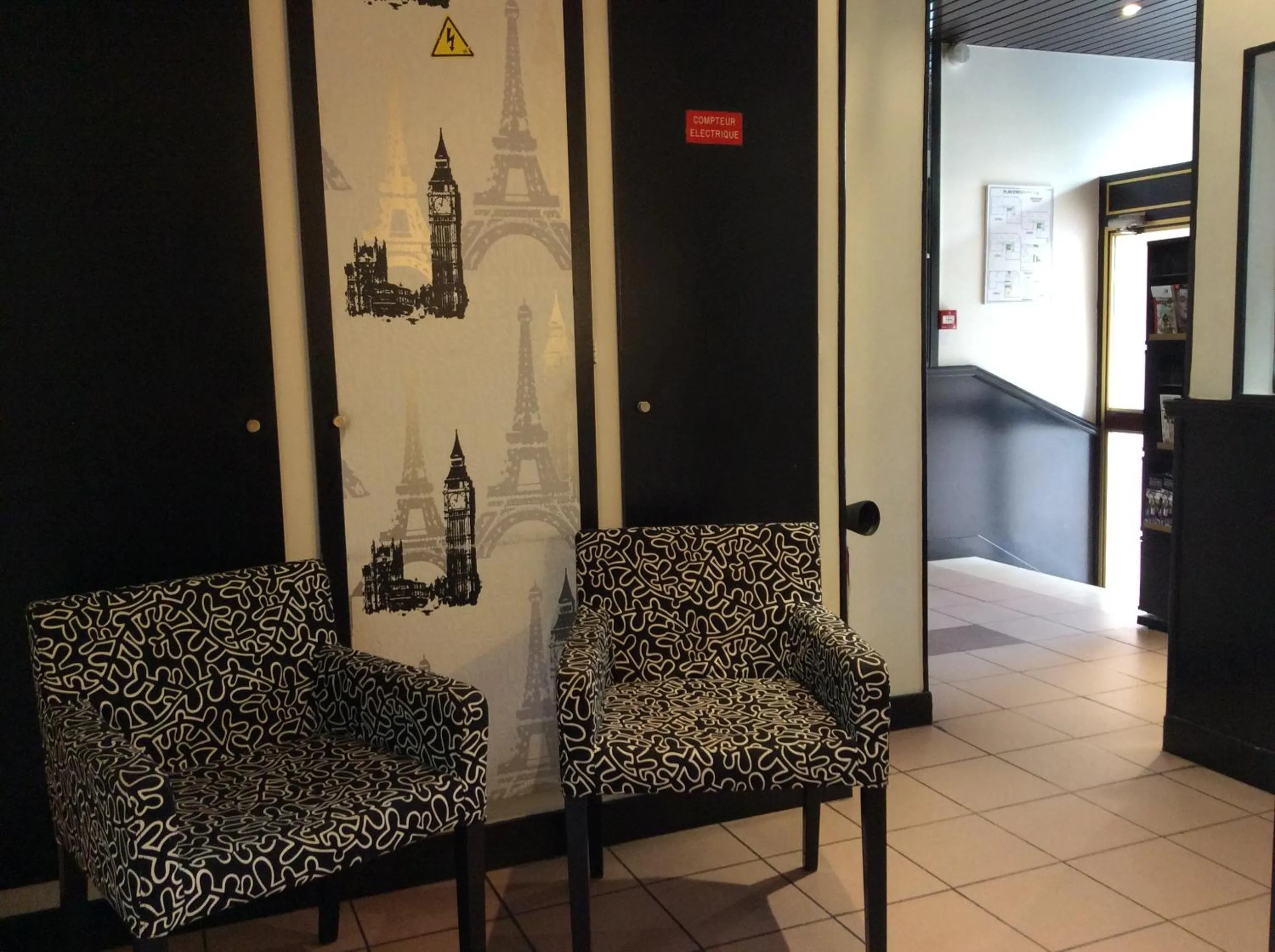 Communal lounge/ TV room in Hotel De La Place