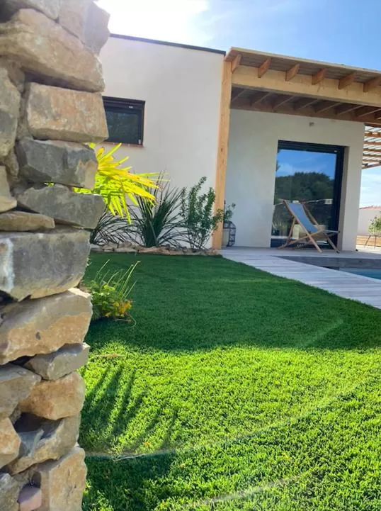 Property Building in le pool house